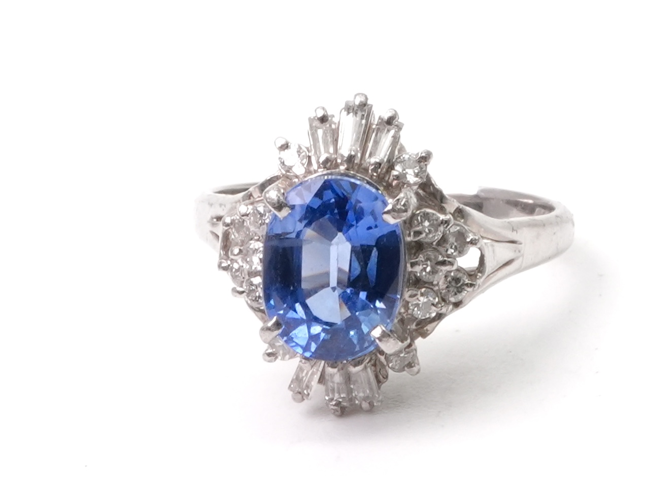 投稿記事「サファイヤ ダイヤ リング Pt900 1.95ct D0.18ct D0.17ctを買取しました！」の商品画像