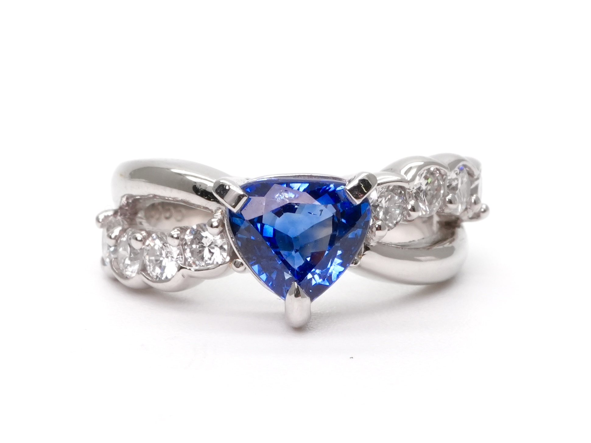 投稿記事「サファイア ダイヤリング Pt900 1.54ct 0.685ct を買取しました！」の商品画像