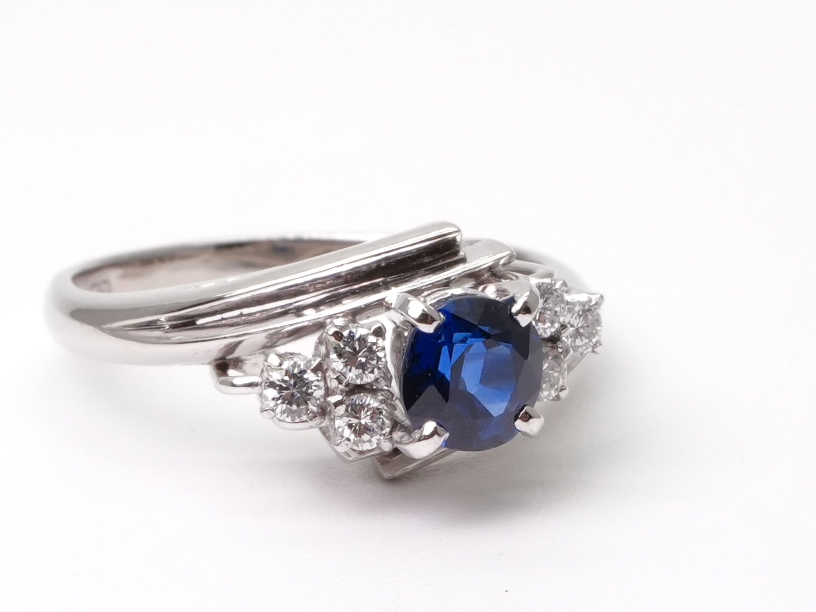 投稿記事「サファイア ダイヤリング Pt9000.6ct 0.13ctを買取しました！」の商品画像