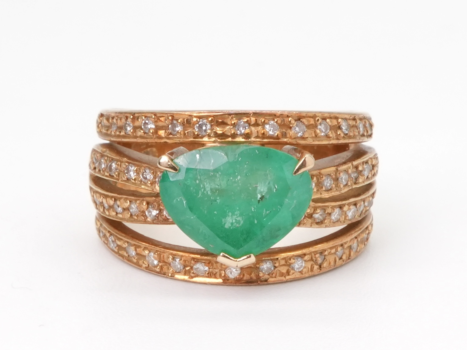 投稿記事「エメラルド ダイヤ リング K18 2.52ct D0.26ctを買取しました！」の商品画像