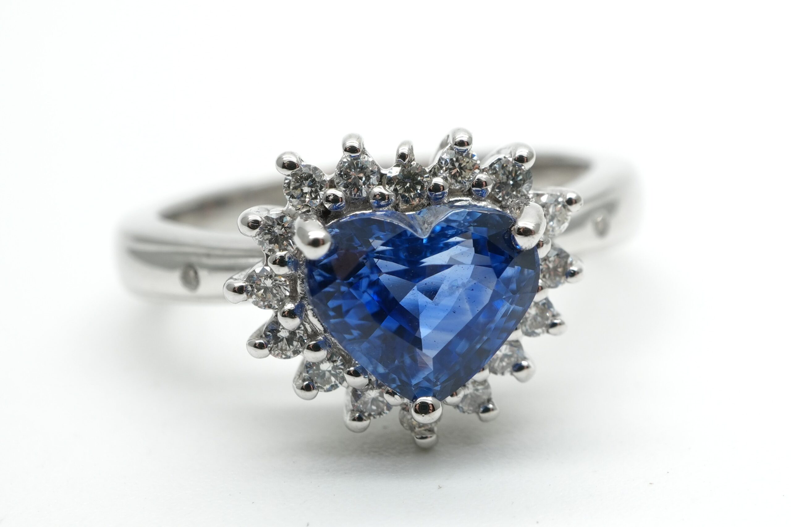 投稿記事「ハートシェイプ サファイヤ ダイヤ リング K18を買取しました！」の商品画像