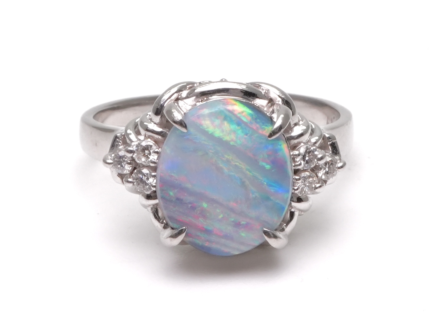 投稿記事「オパール ダイヤ リング pt900 2.29ct 0.11ctを買取しました！」の商品画像