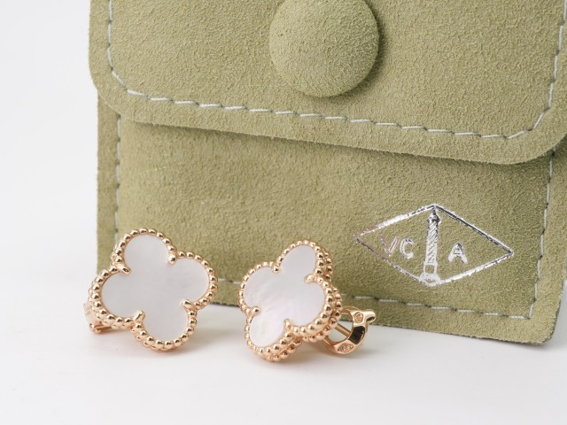 投稿記事「ヴァンクリーフ&アーペル ヴィンテージアルハンブラ シェル ピアス を買取しました！」の商品画像