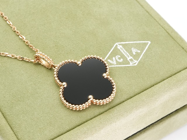 投稿記事「ヴァンクリーフ&アーペル マジックアルハンブラ オニキス ロング ネックレスを買取しました！」の商品画像
