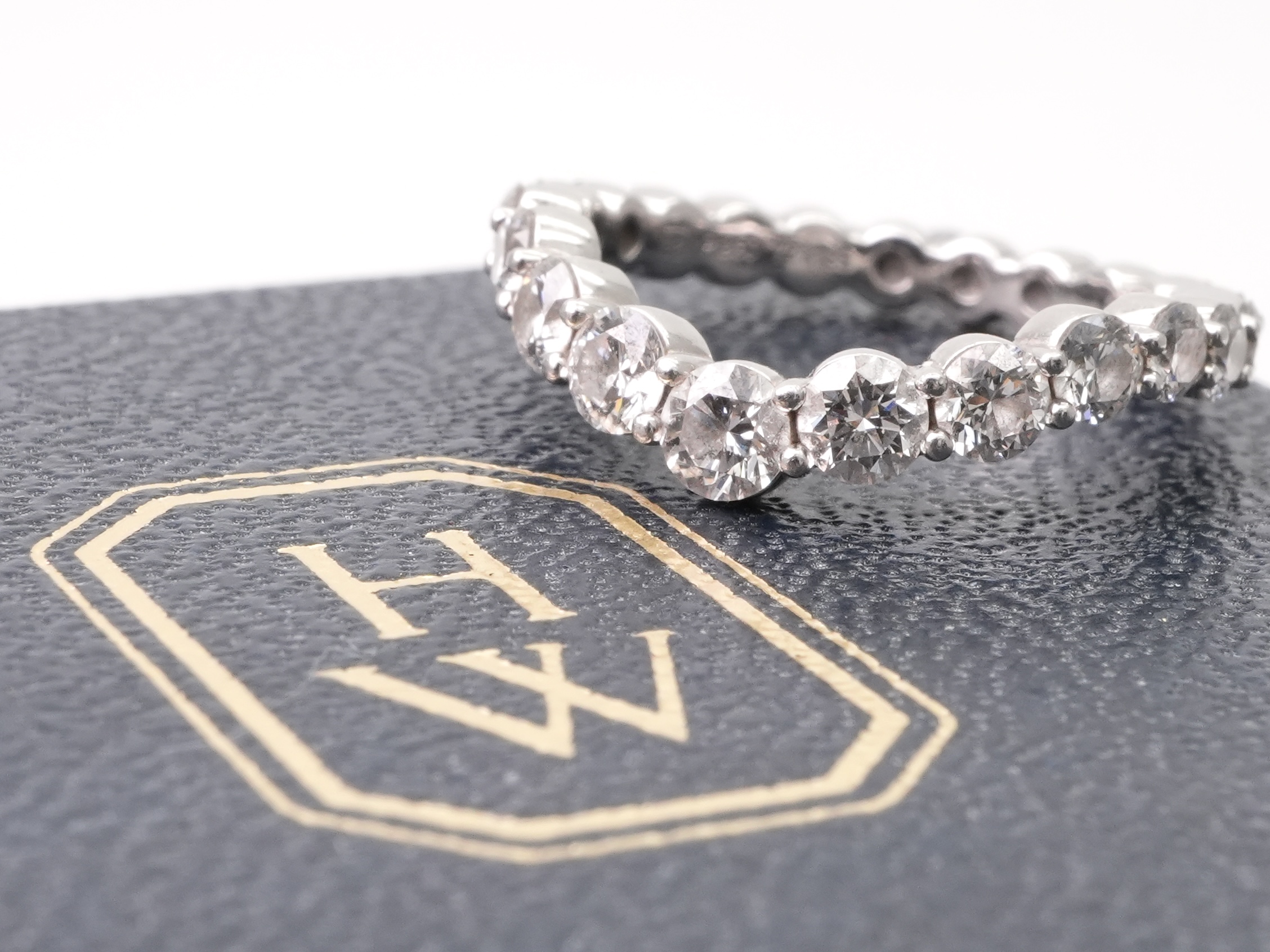 投稿記事「ハリーウィンストン Vシェイプ ウェディングバンド ダイヤリングを買取しました！」の商品画像