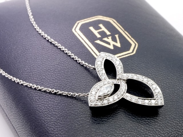 投稿記事「ハリーウィンストン リリークラスター ダイヤ ネックレス を買取しました！」の商品画像