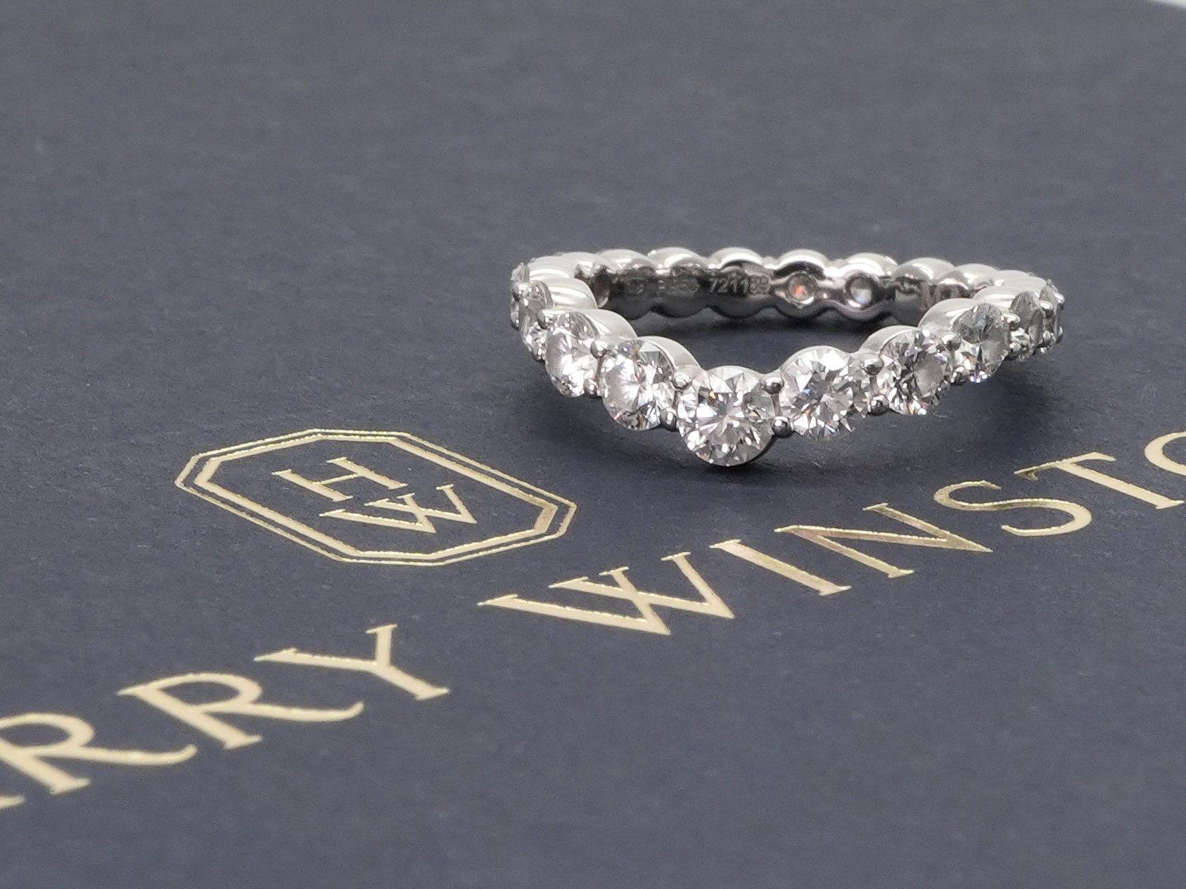 投稿記事「ハリーウィンストン Vシェイプ ウェディングバンド ダイヤリングを買取しました！」の商品画像