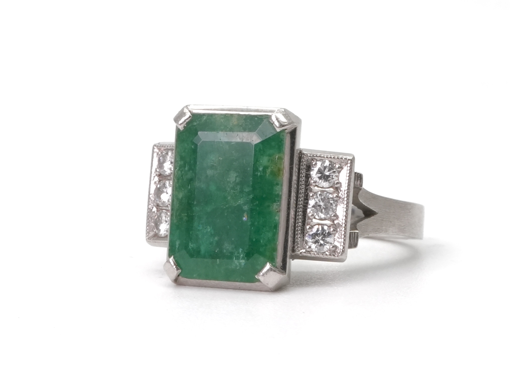 投稿記事「エメラルド ダイヤ リング Pt 4.15ctを買取しました！」の商品画像