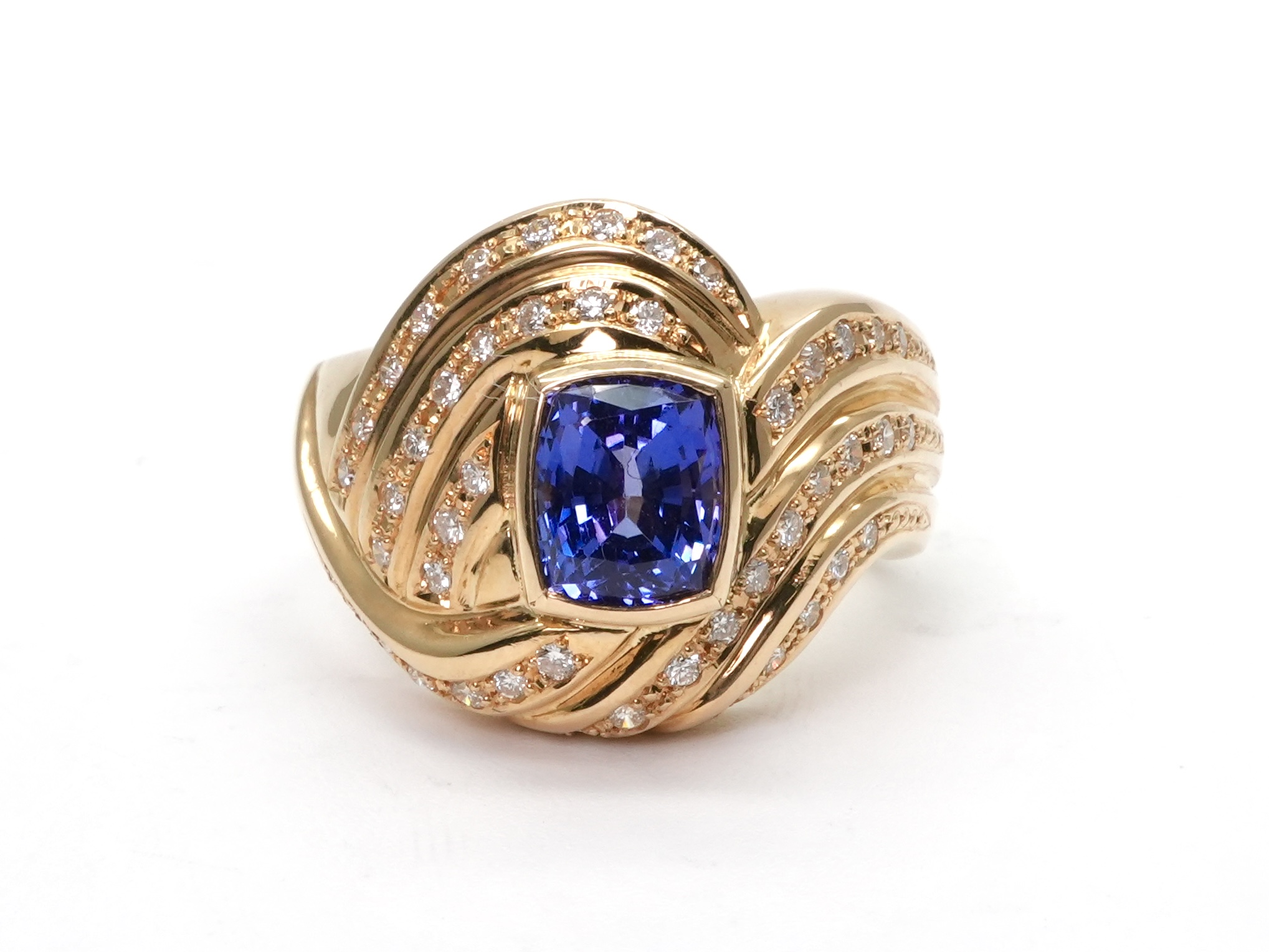 投稿記事「色石 ダイヤ リング K18 2.48ct D0.47ctを買取しました！」の商品画像