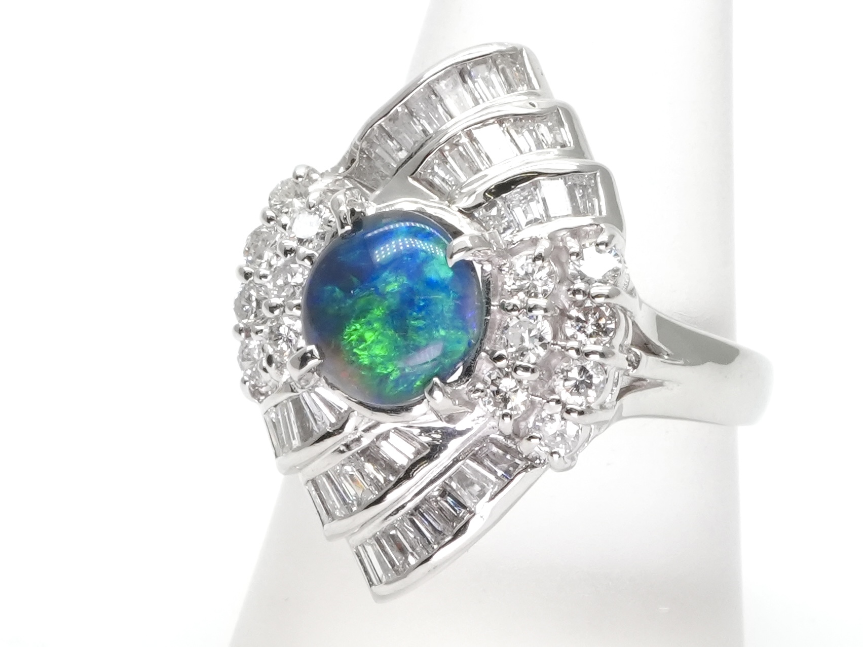 投稿記事「ブラックオパール ダイヤ リング Pt9001.134ct D2.110ctを買取しました！」の商品画像