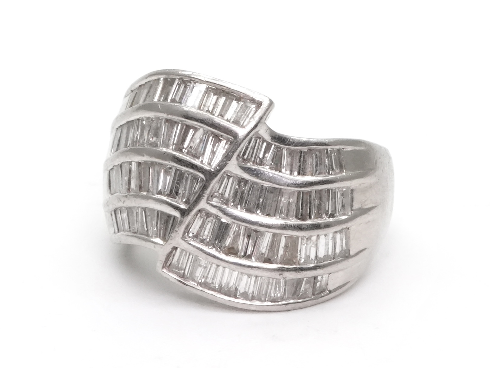 投稿記事「ダイヤ リング pt900 3.00ctを買取しました！」の商品画像