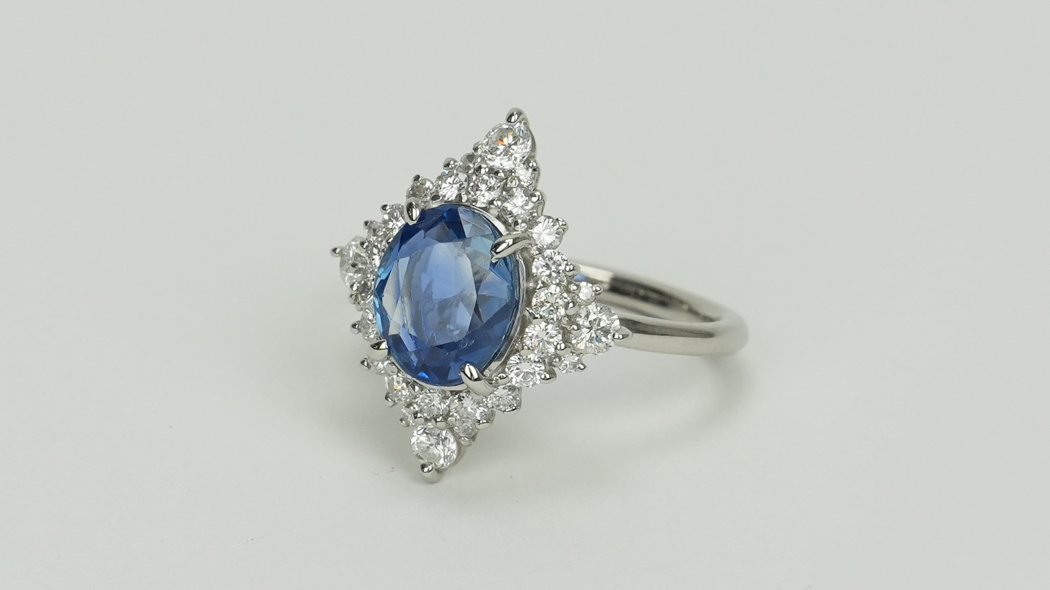 投稿記事「サファイア ダイヤ リング Pt900 2.44ct D0.65ctを買取しました！」の商品画像