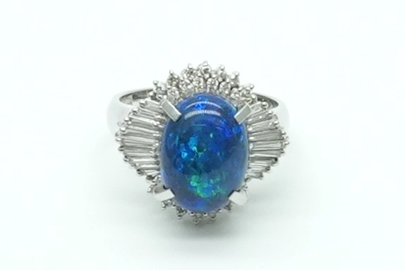 投稿記事「オパール ダイヤ リング Pt900 3.51ct 0.47ctを買取しました！」の商品画像