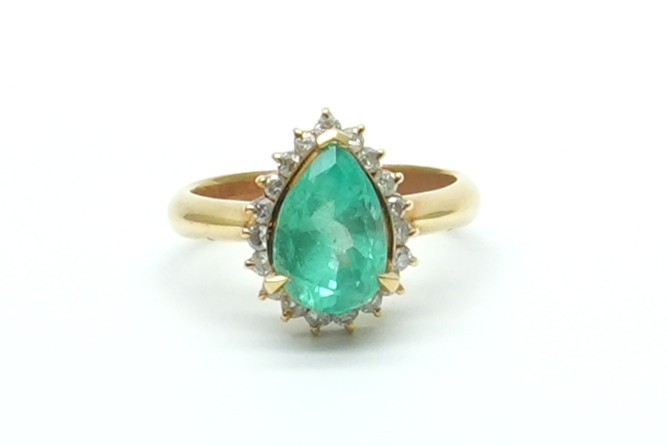 投稿記事「エメラルド ダイヤ リング 18K 1.89ct D0.28ctを買取しました！」の商品画像