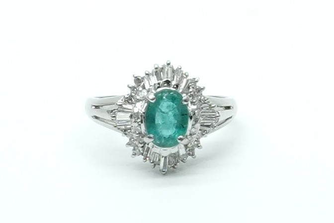 投稿記事「エメラルド ダイヤ リング Pt900 0.8ct D0.35ctを買取しました！」の商品画像