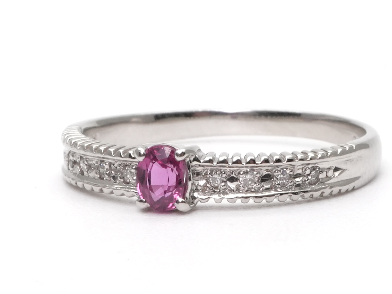 投稿記事「ピンクサファイヤ ダイヤ リング Pt9000.247ct 0.04ctを買取しました！」の商品画像