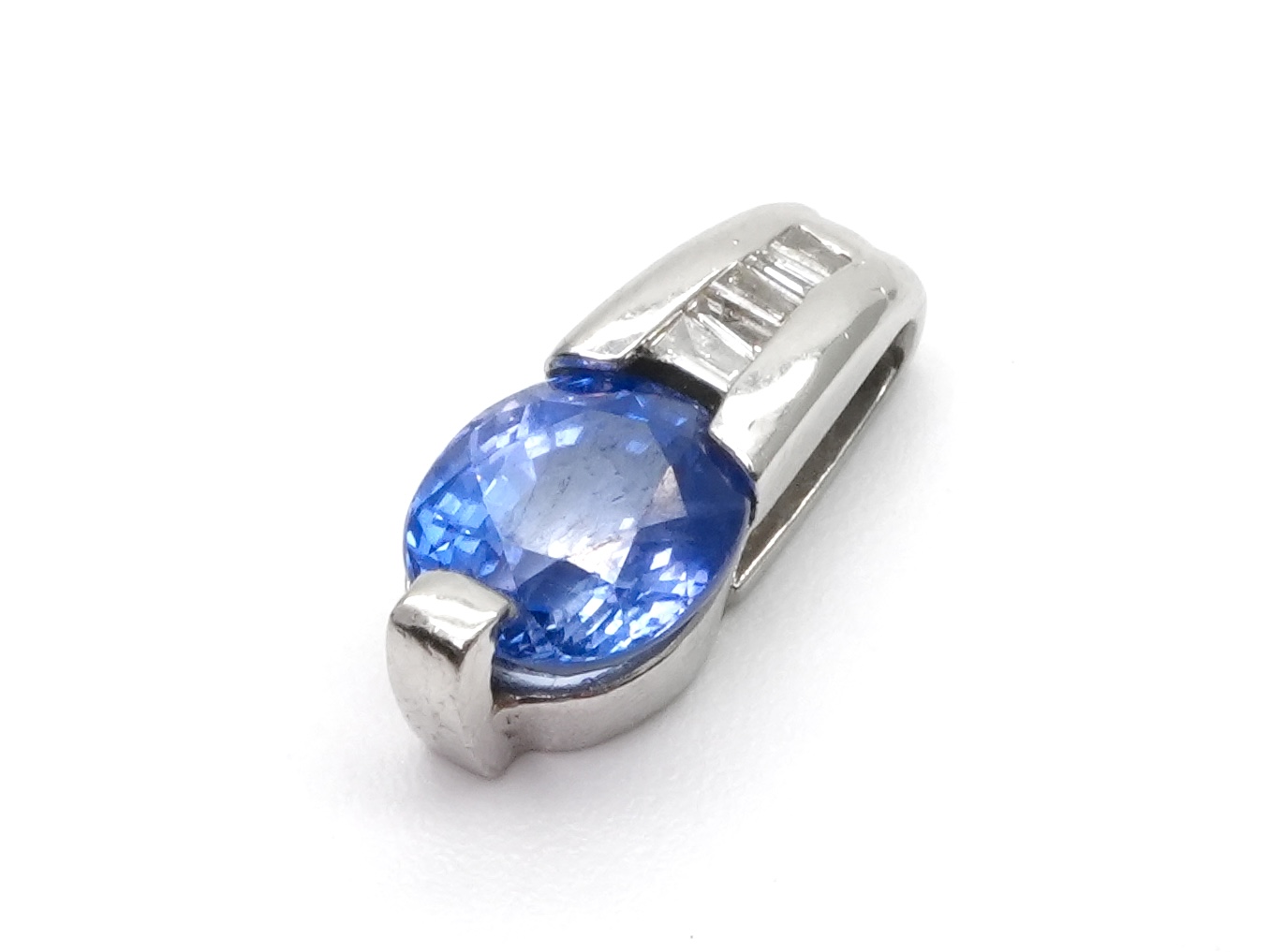 投稿記事「サファイア ダイヤ トップ Pt900 2.04ct D0.052ctを買取しました！」の商品画像