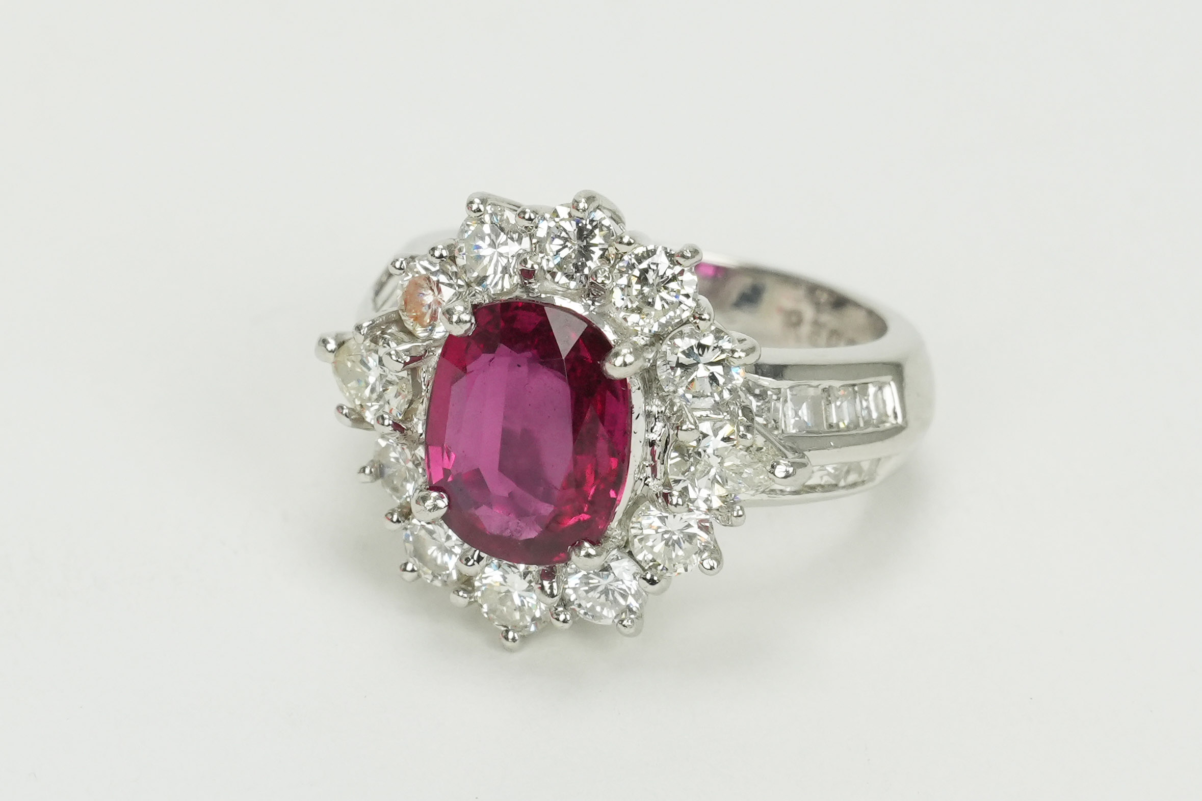 投稿記事「ルビー ダイヤ リング Pt900 R3.00ct D2.03ctを買取しました！」の商品画像