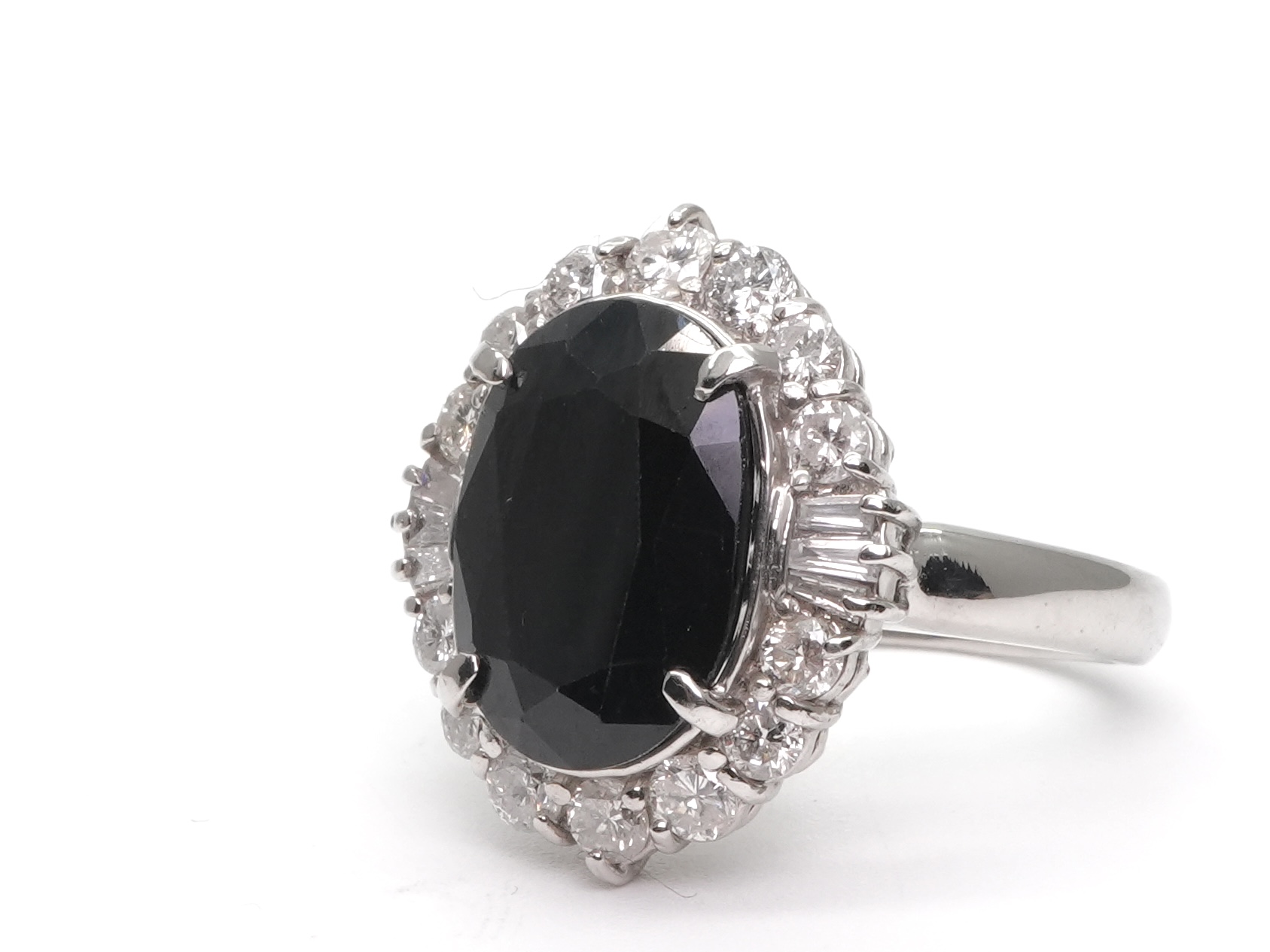 投稿記事「色石 ダイヤ リング Pt900 7.00ct D1.00ctを買取しました！」の商品画像