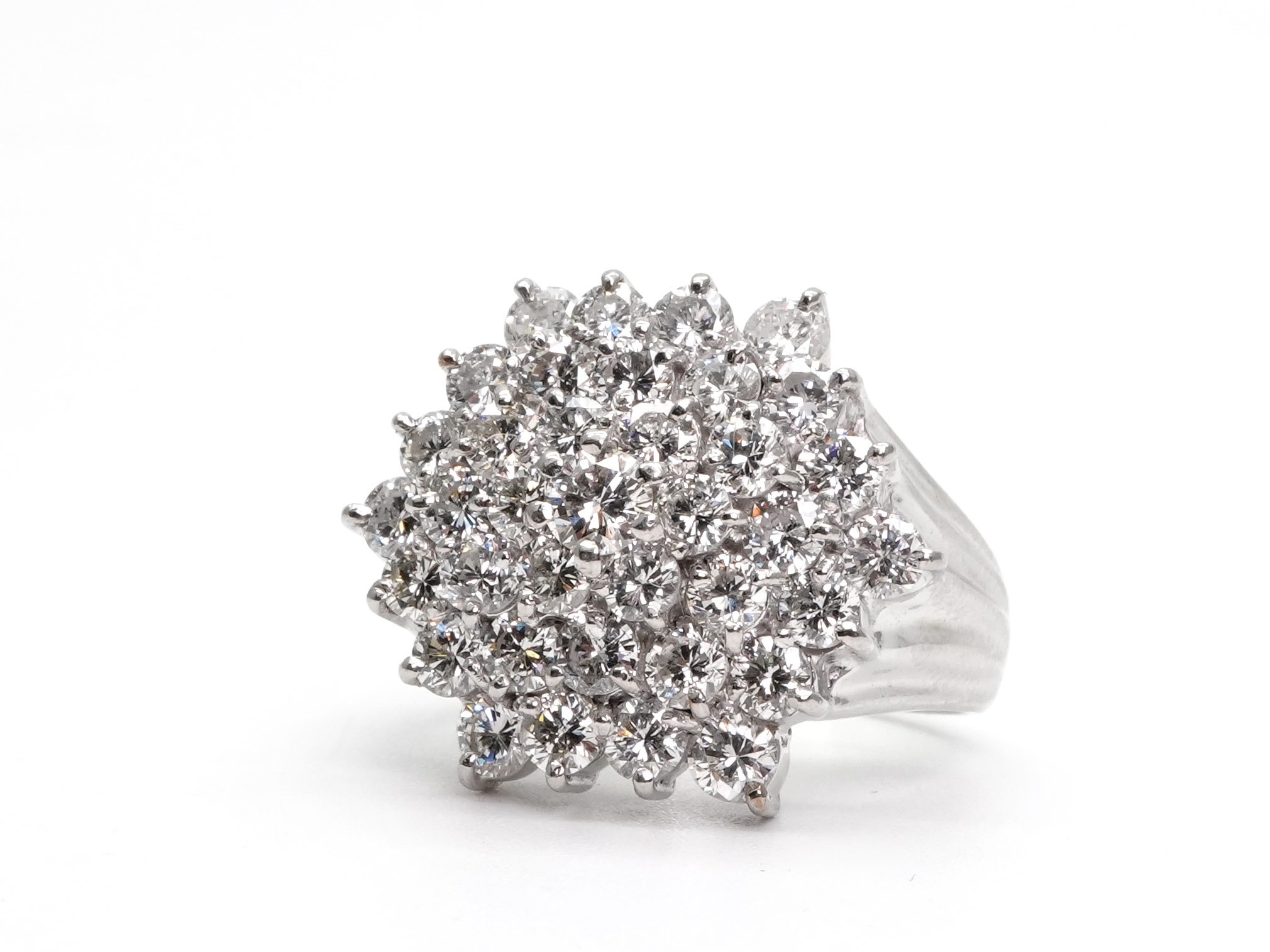 投稿記事「ダイヤ リング Pt900 3.0ctを買取しました！」の商品画像