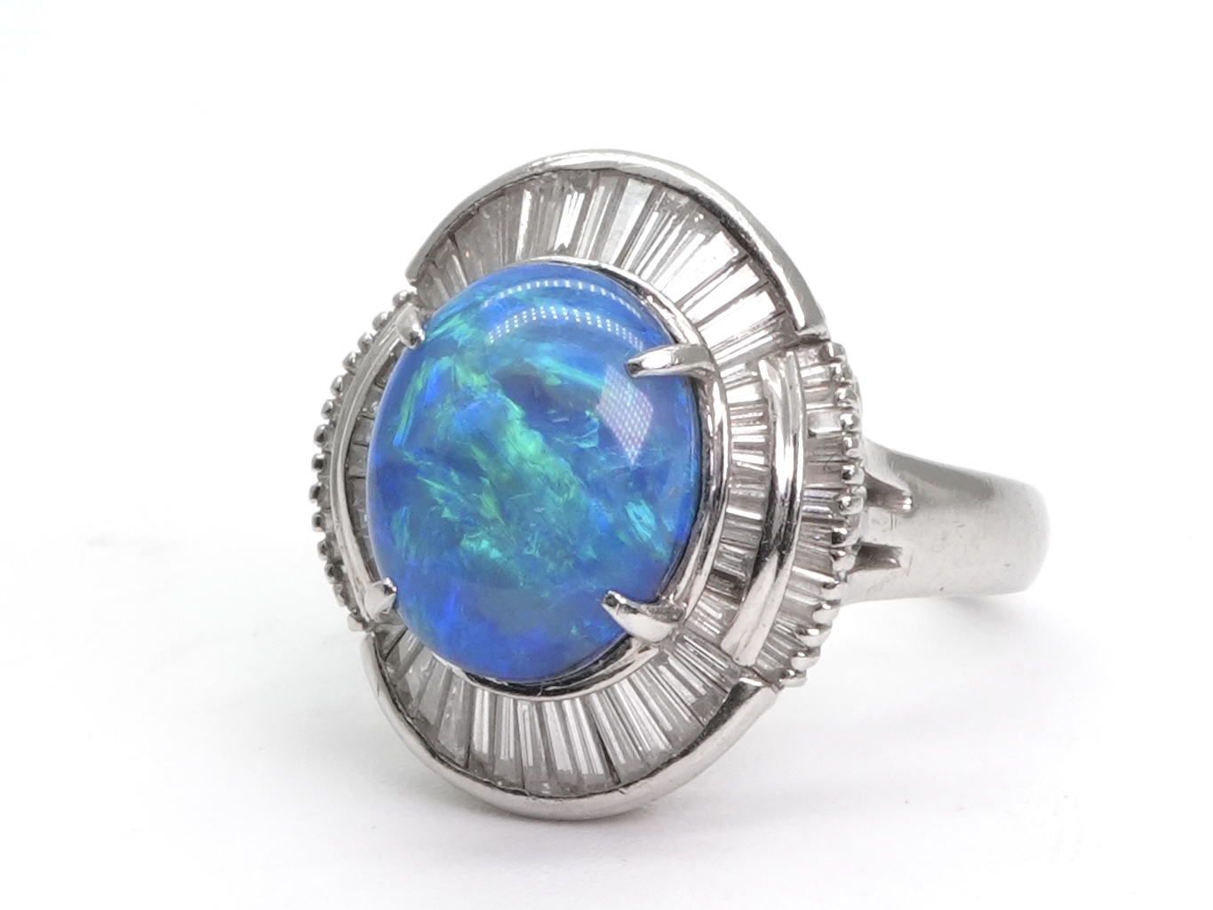 投稿記事「ブラックオパール ダイヤ リング Pt900 4.30ct D0.78ctを買取しました！」の商品画像