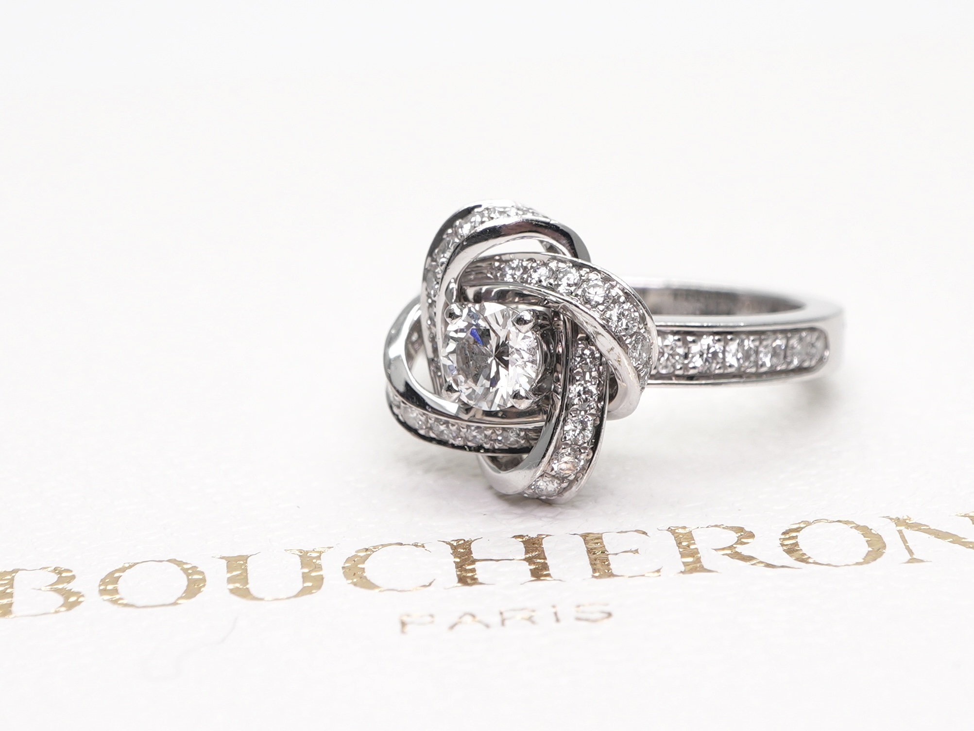 投稿記事「ブシュロン アバピヴォワンヌ ダイヤ リング 750WG 0.30ctを買取しました！」の商品画像