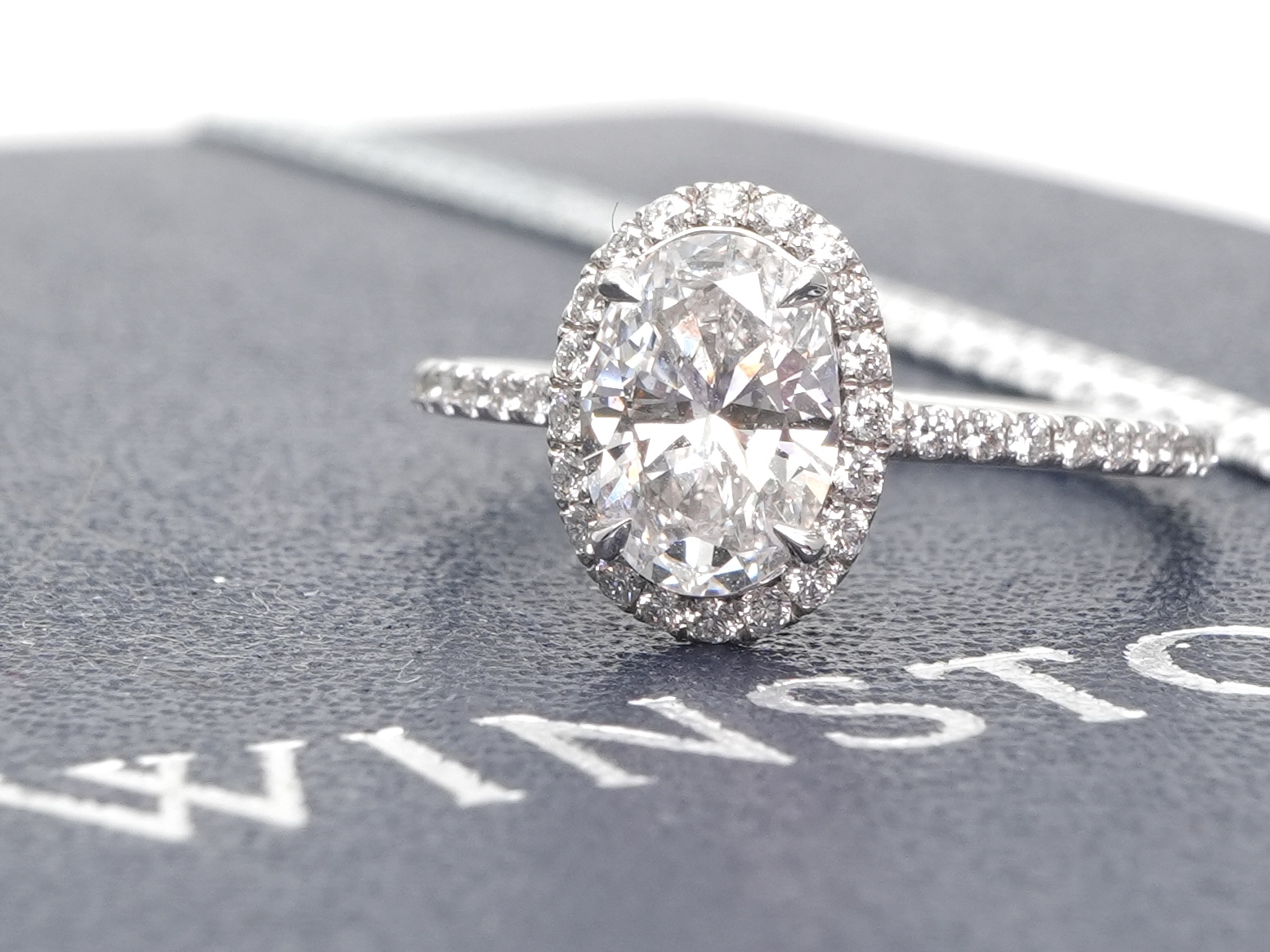 投稿記事「ハリーウィンストン マイクロパヴェ オーバル ダイヤ リング Pt950 1.01ctを買取しました！」の商品画像