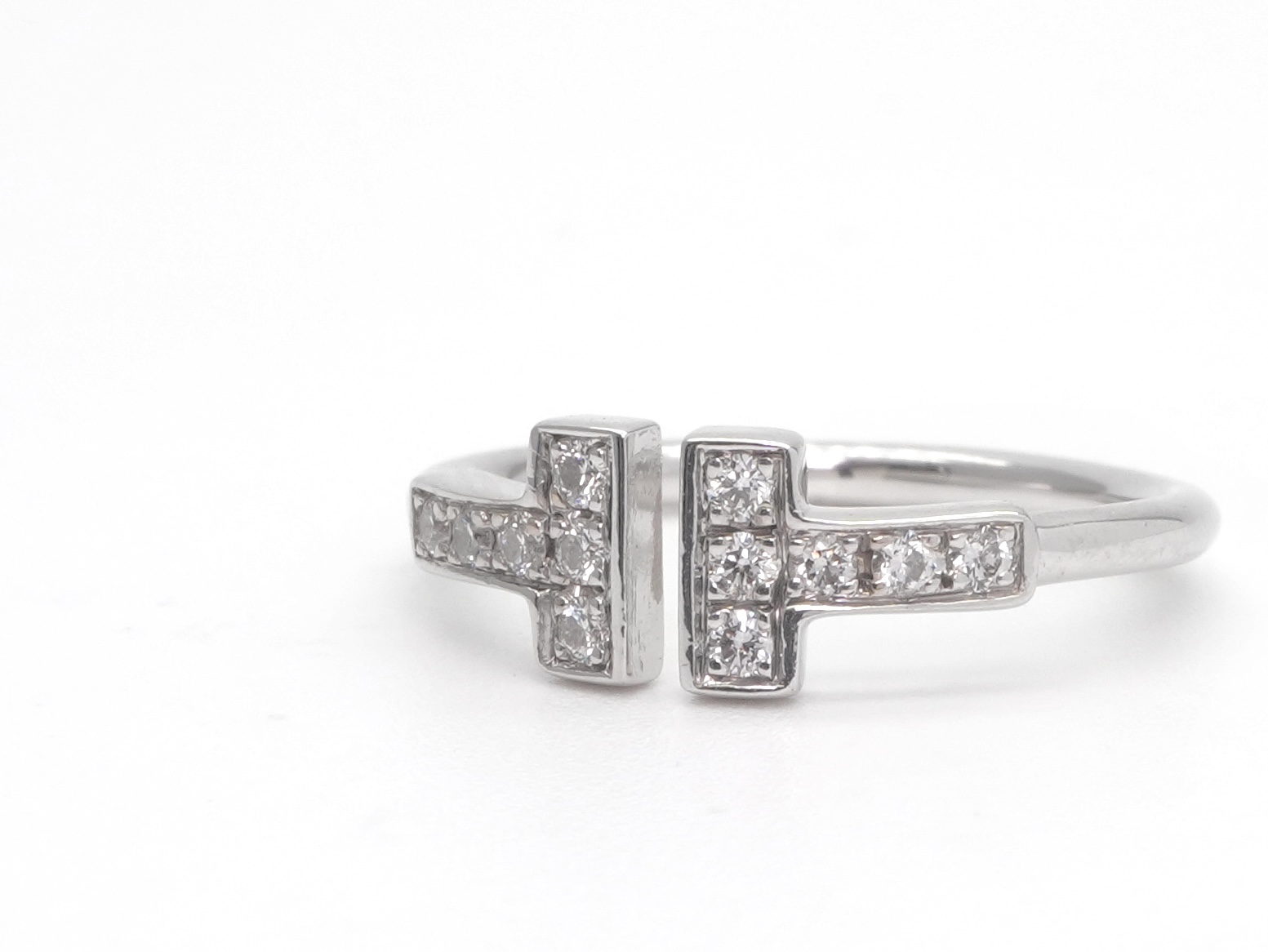 投稿記事「ティファニー Ｔワイヤー ダイヤモンド リング 750WGを買取しました！」の商品画像