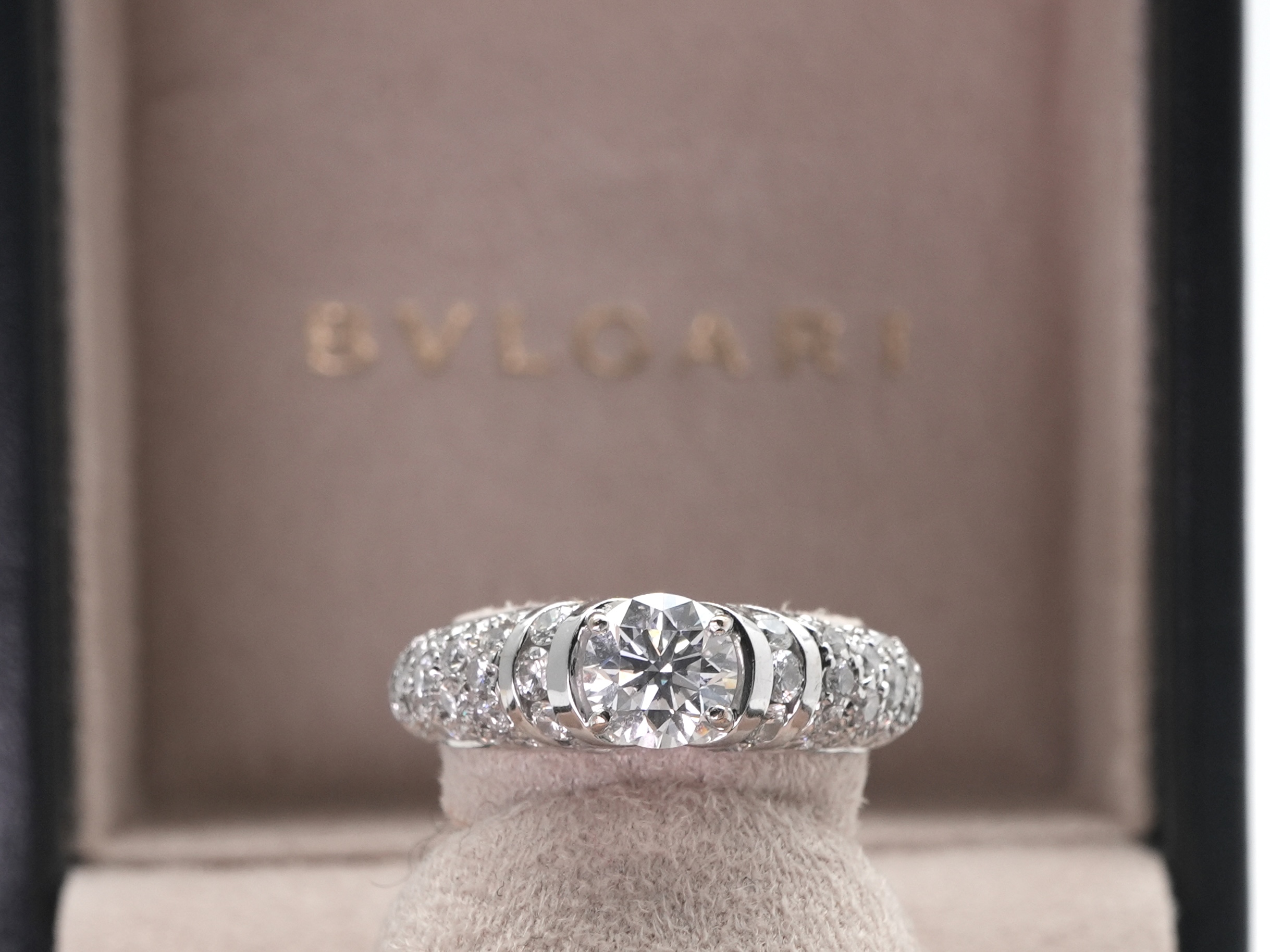 投稿記事「ブルガリ ダイヤモンド リング 750WG 0.71ctを買取しました！」の商品画像