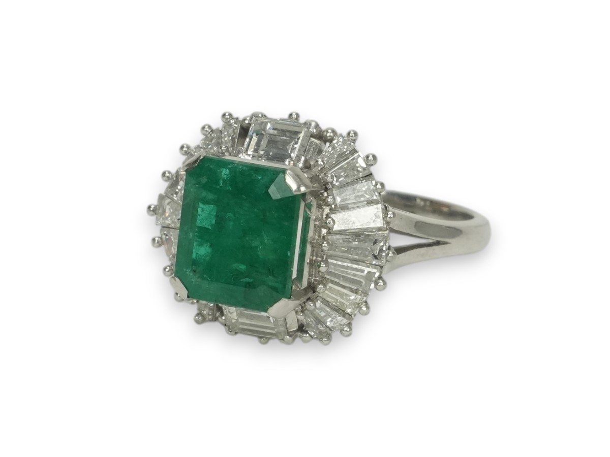 投稿記事「エメラルド ダイヤモンド リング Pt900 3.81ct D2.28ctを買取しました！」の商品画像