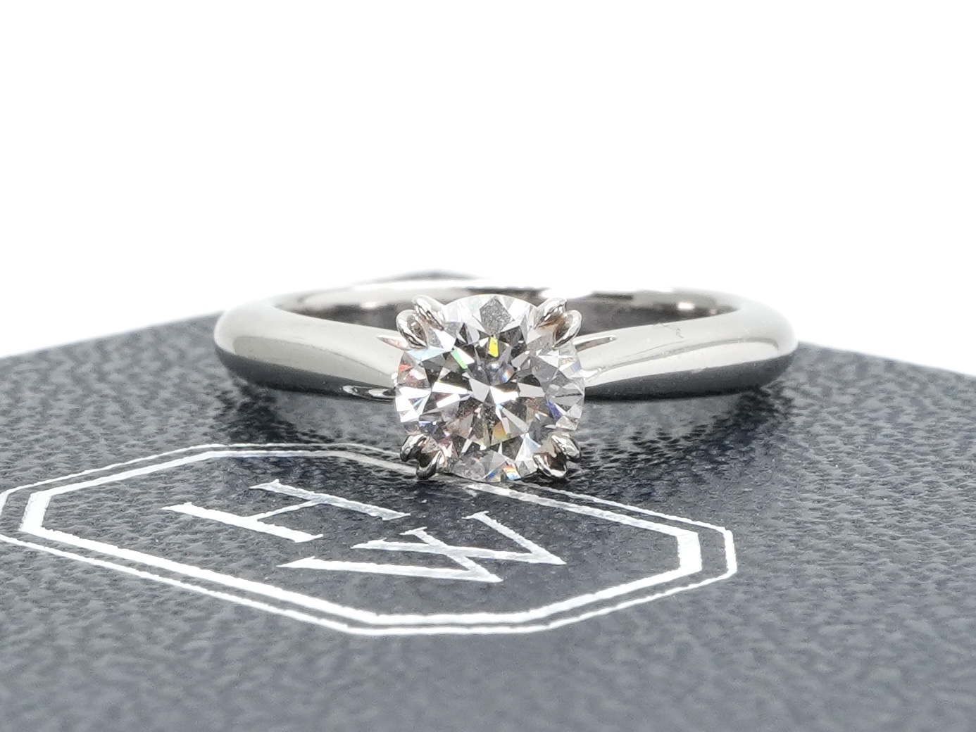 投稿記事「ハリーウィンストン ソリティア ダイヤリングを買取しました！」の商品画像