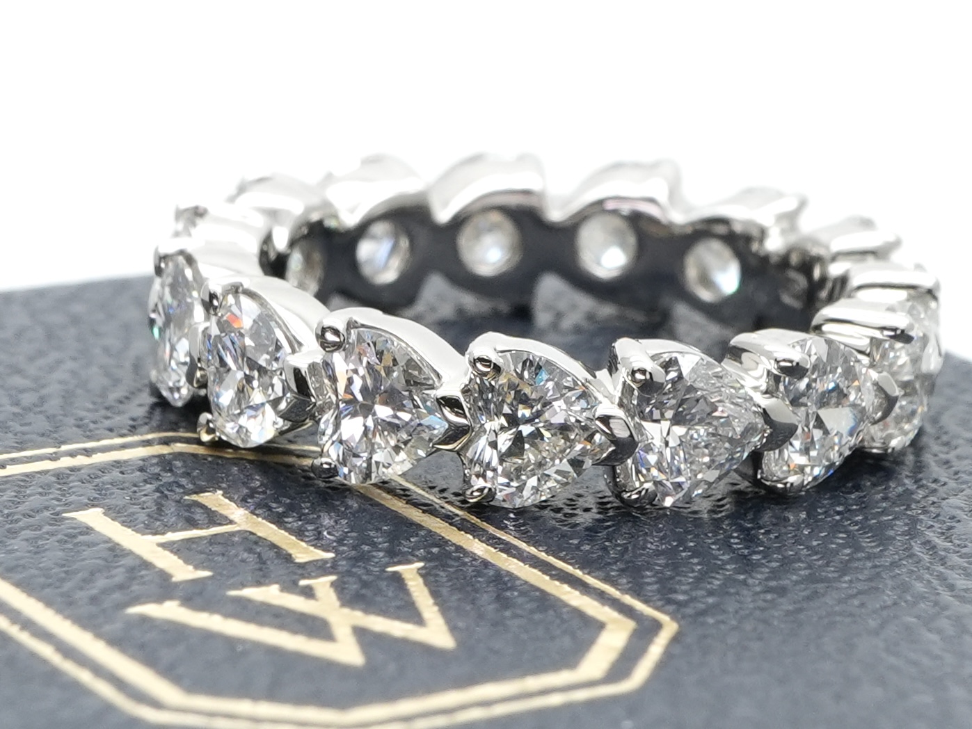 投稿記事「ハリーウィンストン プロングセット フルエタニティ ハートシェイプ ダイヤ リングを買取しました！」の商品画像