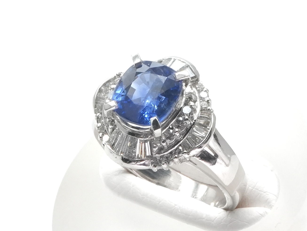 投稿記事「サファイア ダイヤモンド リング Pt900 2.23ct D0.68ctを買取しました！」の商品画像