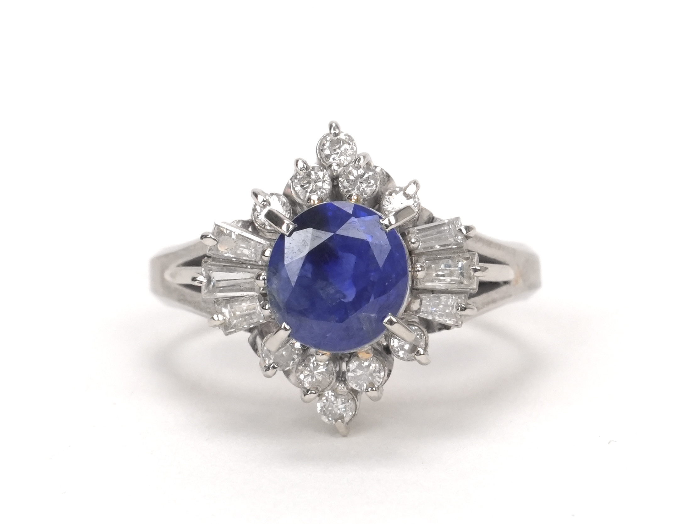 投稿記事「サファイア ダイヤモンド リング Pm850 3.185ct D0.59ctを買取しました！」の商品画像