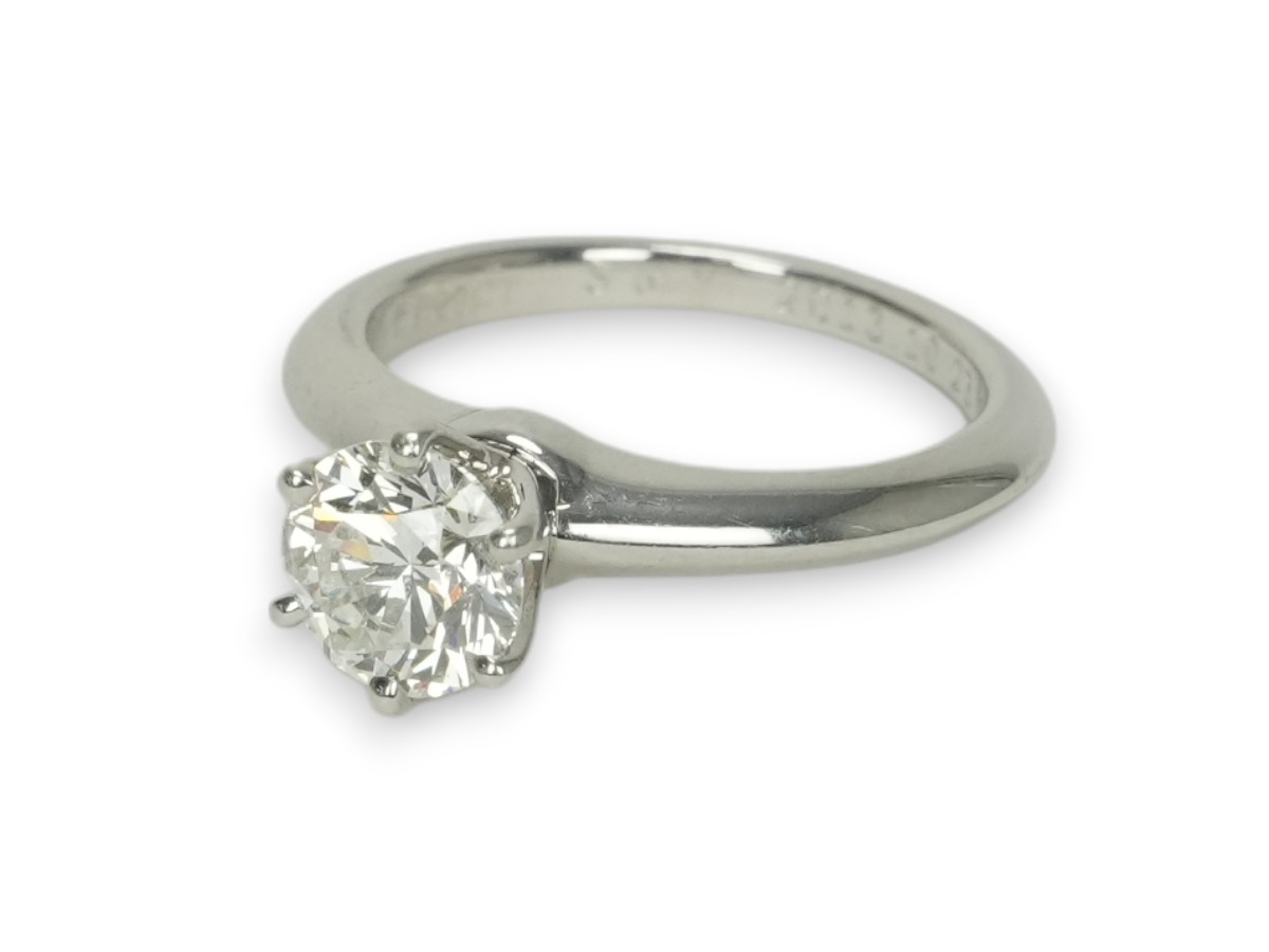 投稿記事「ティファニー ソリテール ダイヤモンド 1ｃｔ リング Pt950を買取しました！」の商品画像