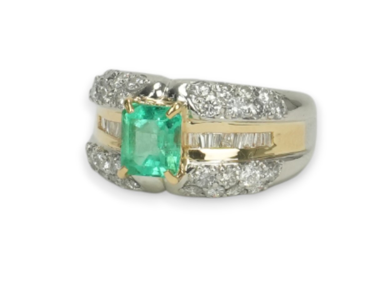 投稿記事「エメラルド ダイヤモンド リング Pt900/K18 1.22ct D1.25ctを買取しました！」の商品画像