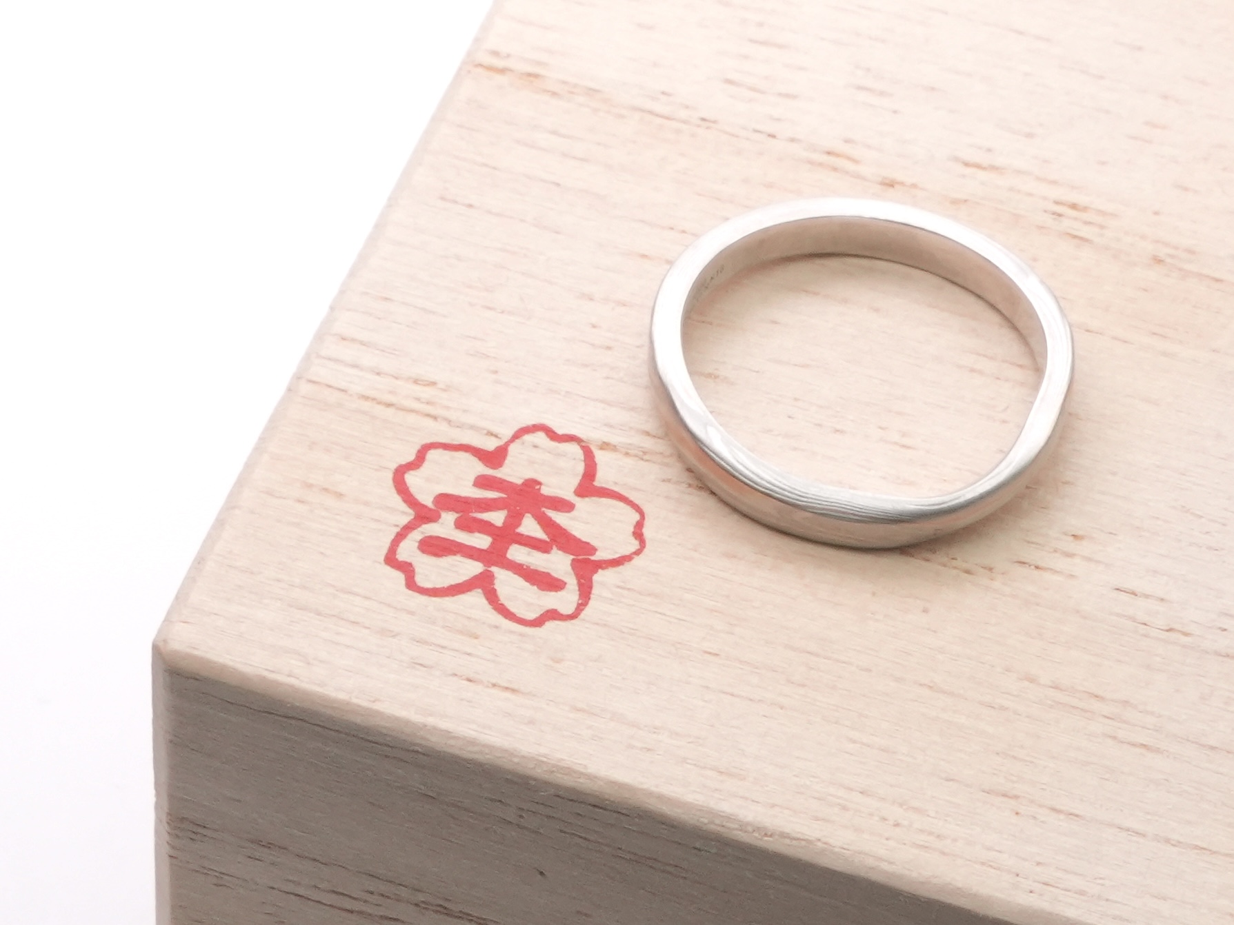 投稿記事「杢目金屋 波型 マリッジリング K18 Pt900 SVを買取しました！」の商品画像