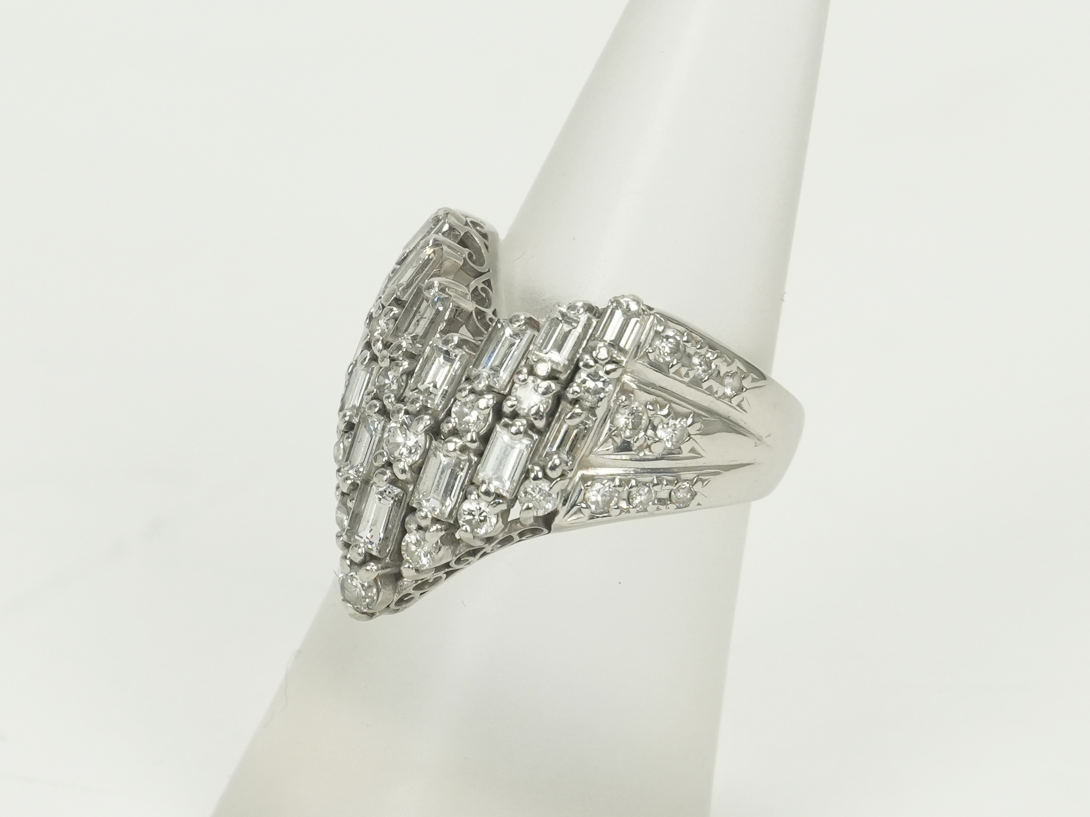 投稿記事「ダイヤモンド リング Pt900 2.01ct プラチナを買取しました！」の商品画像