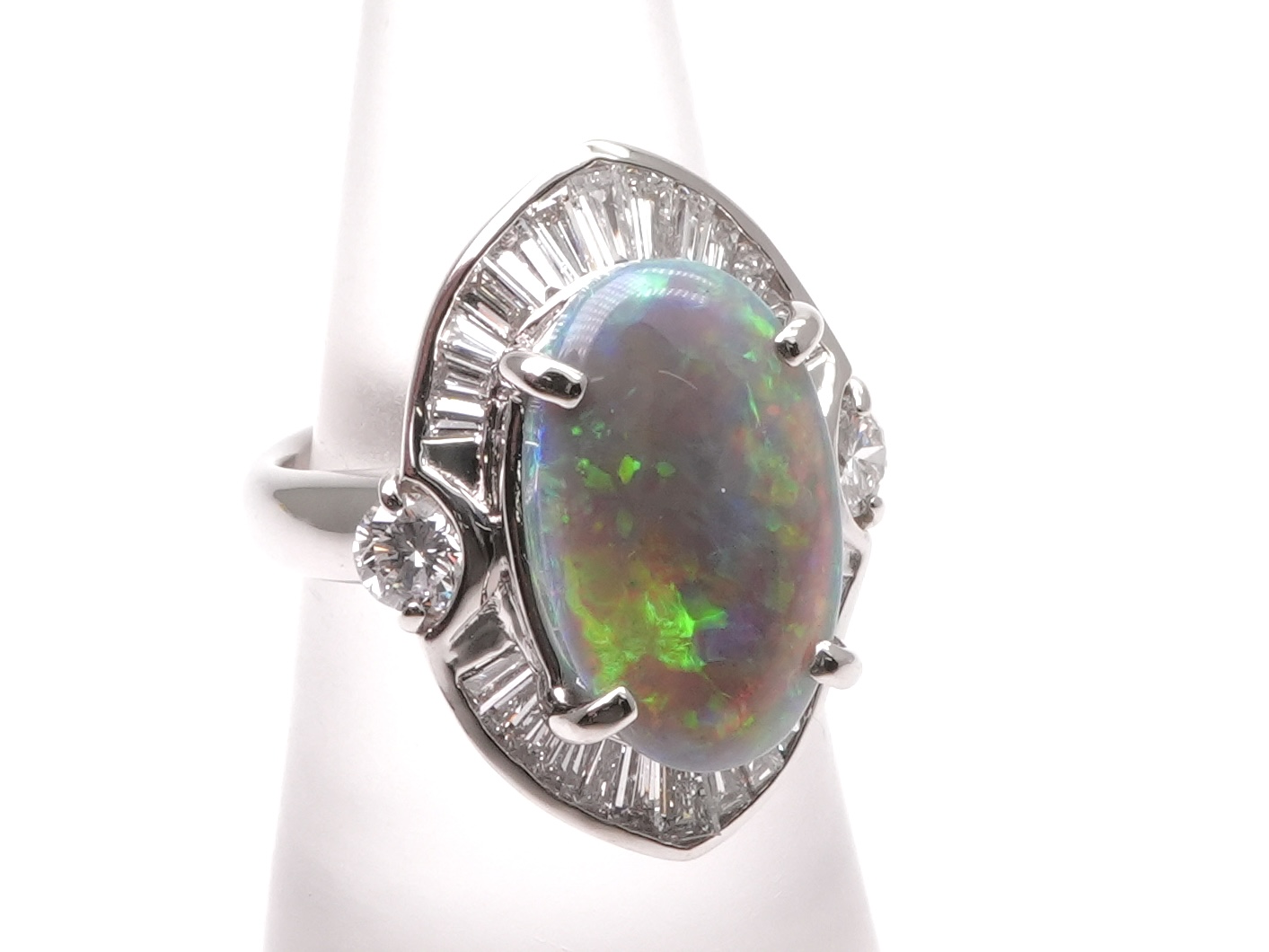 投稿記事「ブラックオパール ダイヤ リング Pt900 4.84ct D1.43ctを買取しました！」の商品画像