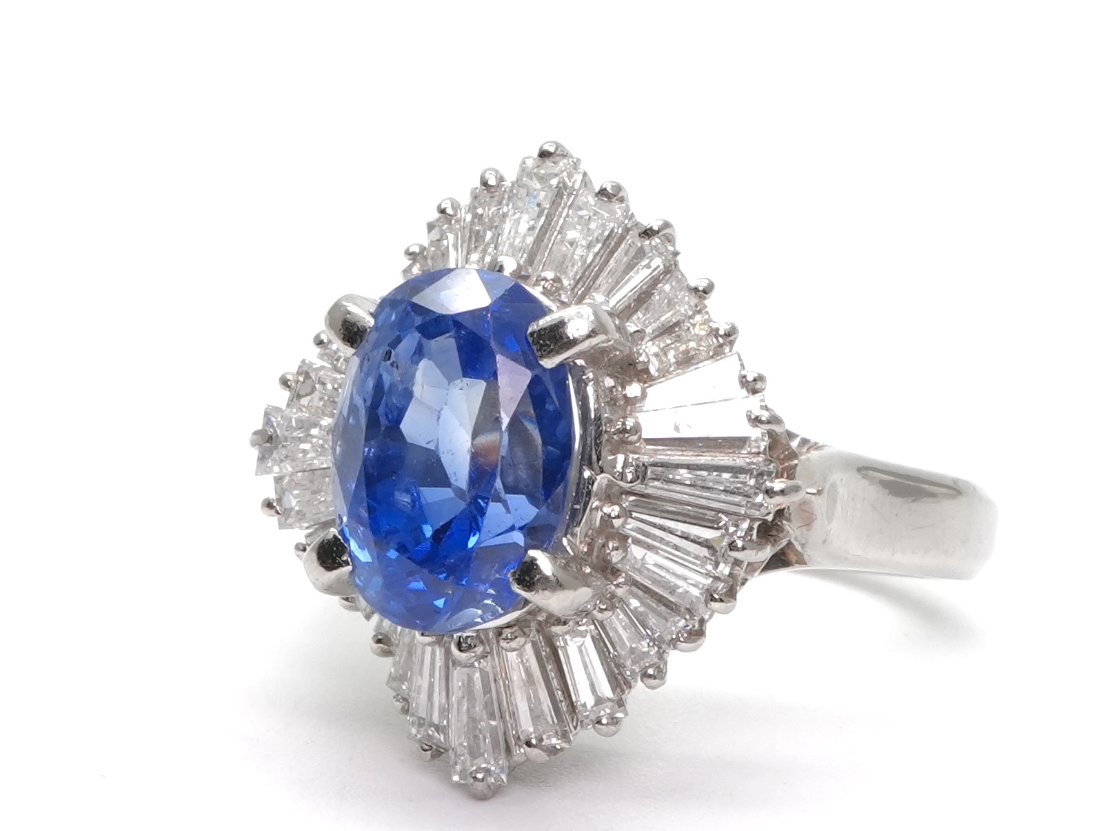 投稿記事「サファイヤ ダイヤ リング Pt900 4.71ct D1.61ctを買取しました！」の商品画像