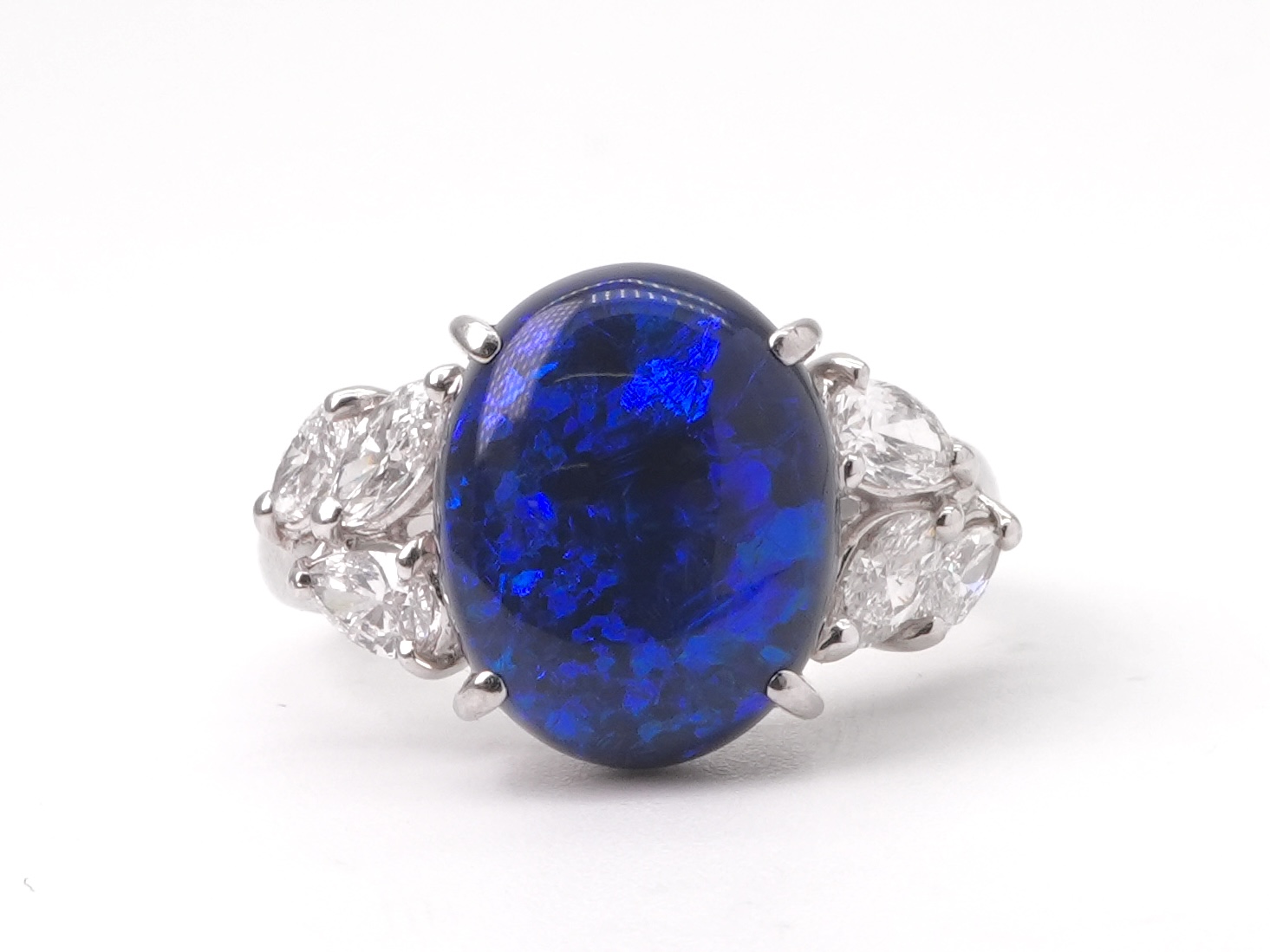投稿記事「オパール ダイヤ リング Pt900 4.61ct D0.9ctを買取しました！」の商品画像