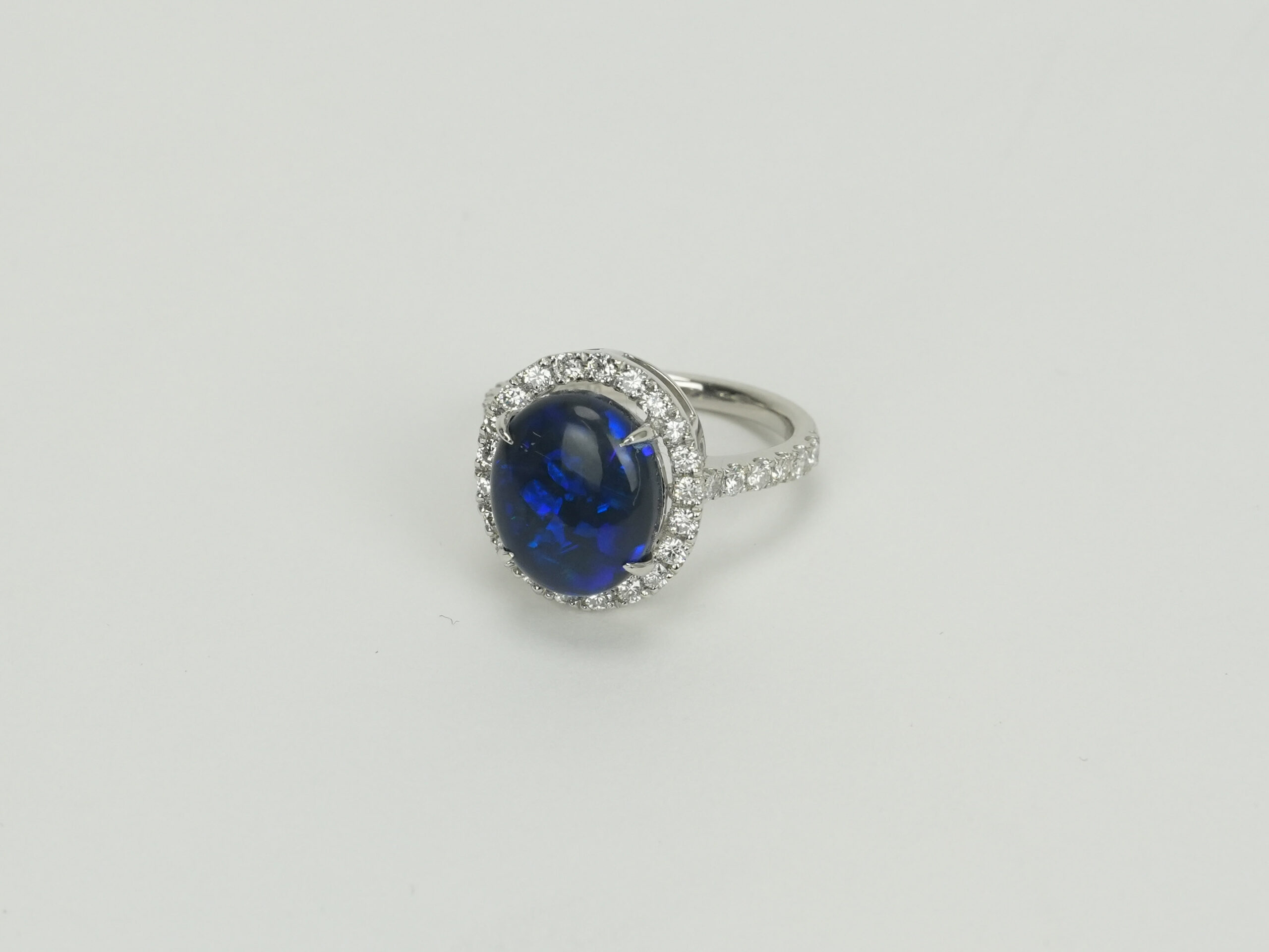 投稿記事「ブラックオパール ダイヤ リング Pt900 4.710ct D0.85ctを買取しました！」の商品画像