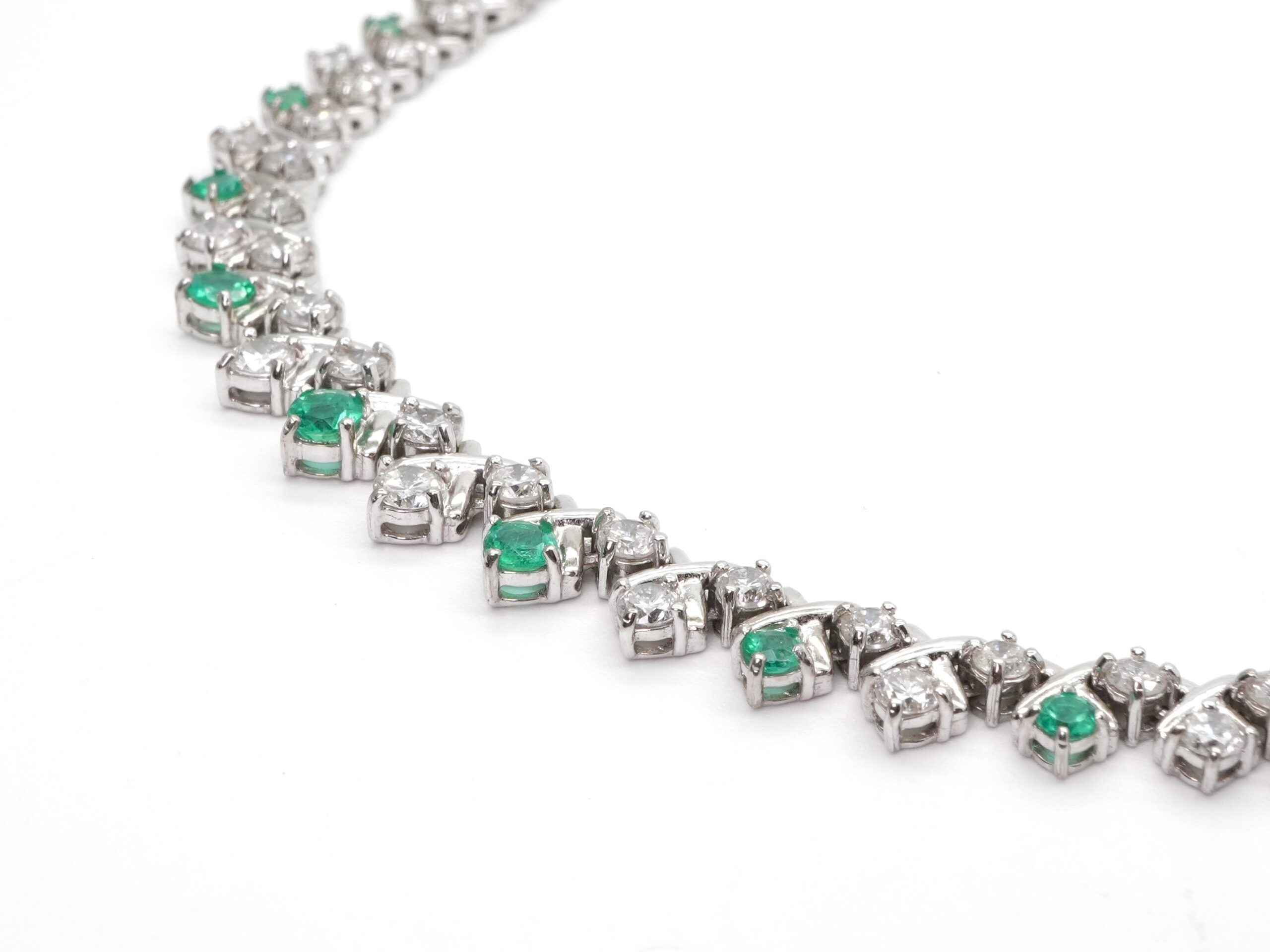 投稿記事「エメラルド ダイヤ ネックレス Pt850 E1.00ct D3.00ctを買取しました！」の商品画像