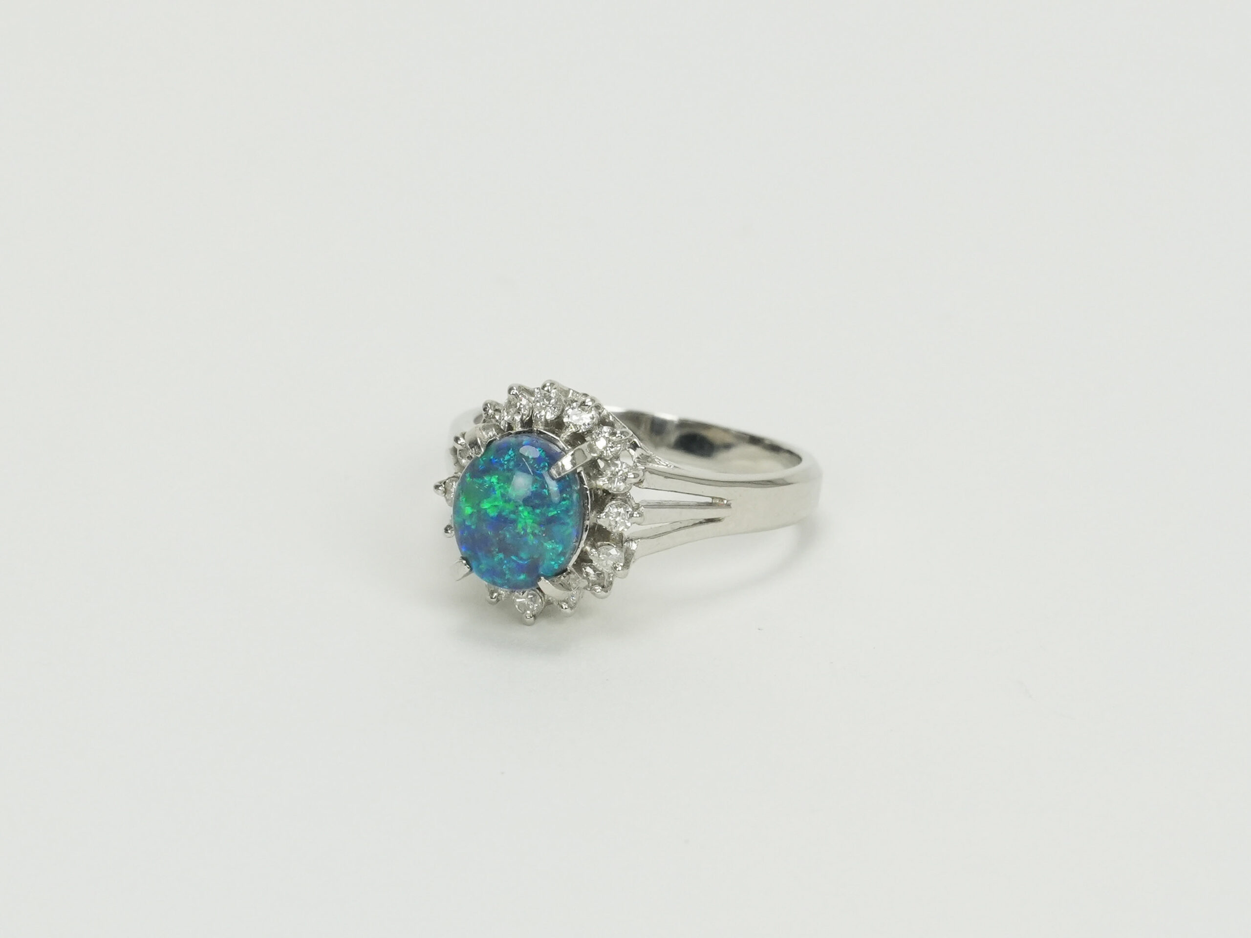 投稿記事「オパール ダイヤ リング Pt900 1.11ct D0.23ctを買取しました！」の商品画像