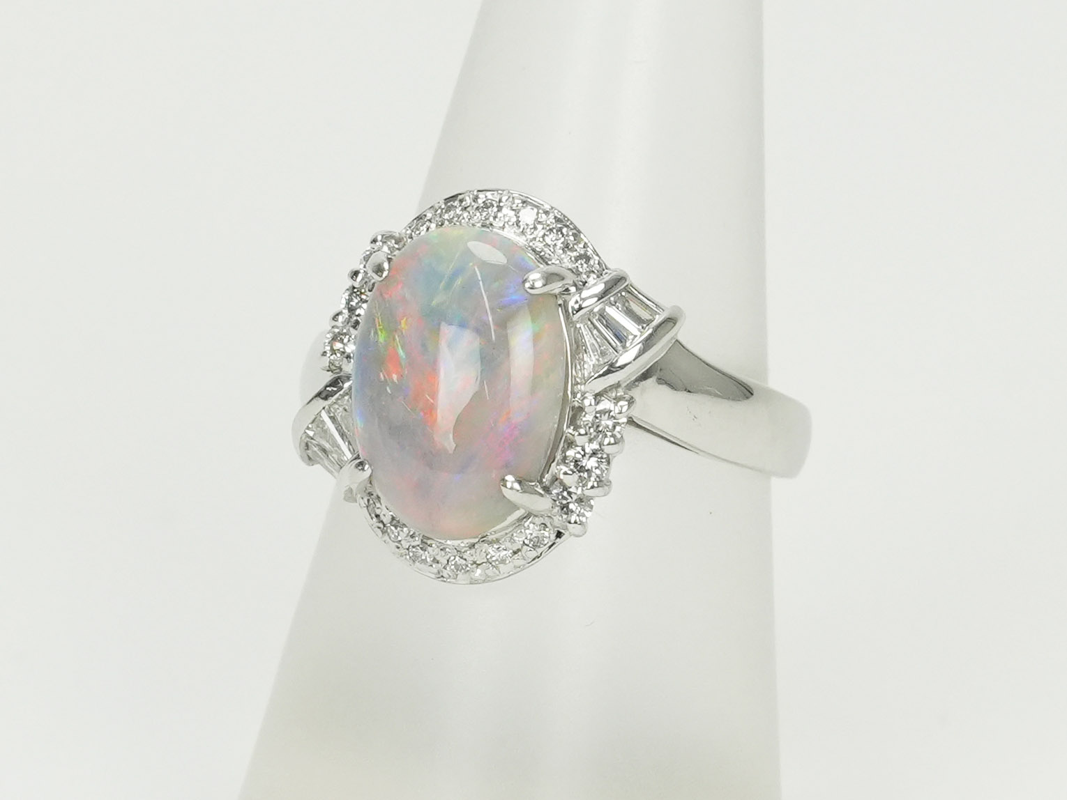 投稿記事「オパール ダイヤ リング Pt900 2.85ct D0.35ctを買取しました！」の商品画像