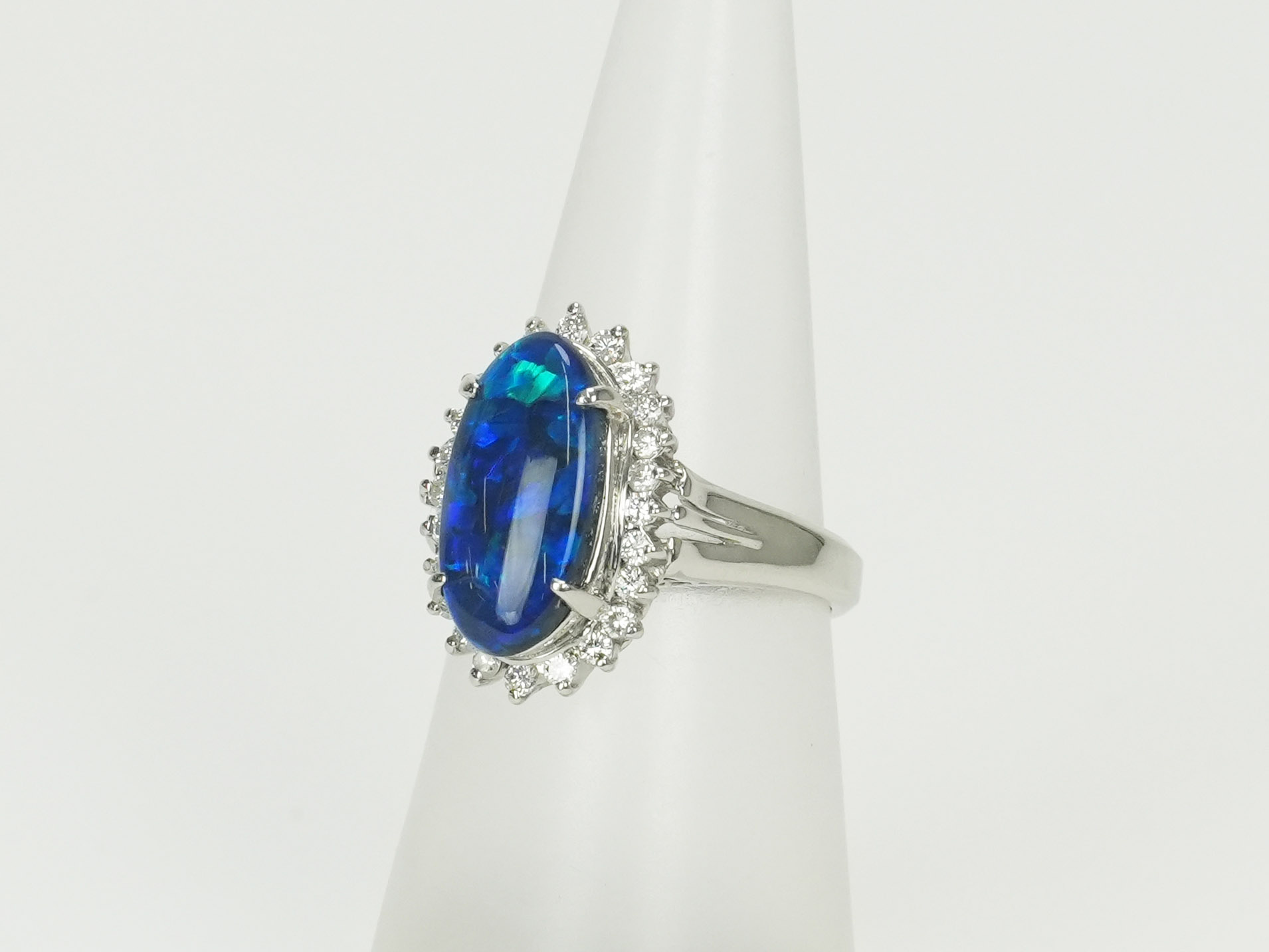 投稿記事「オパール ダイヤ リング Pt900 2.70ct D0.32ctを買取しました！」の商品画像