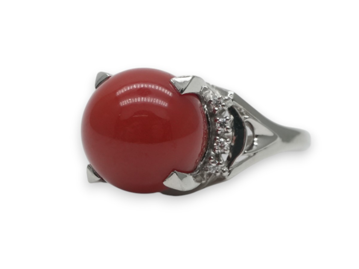 投稿記事「血赤珊瑚 ダイヤモンド リング Pt900 直径12.25mm D0.09ctを買取しました！」の商品画像