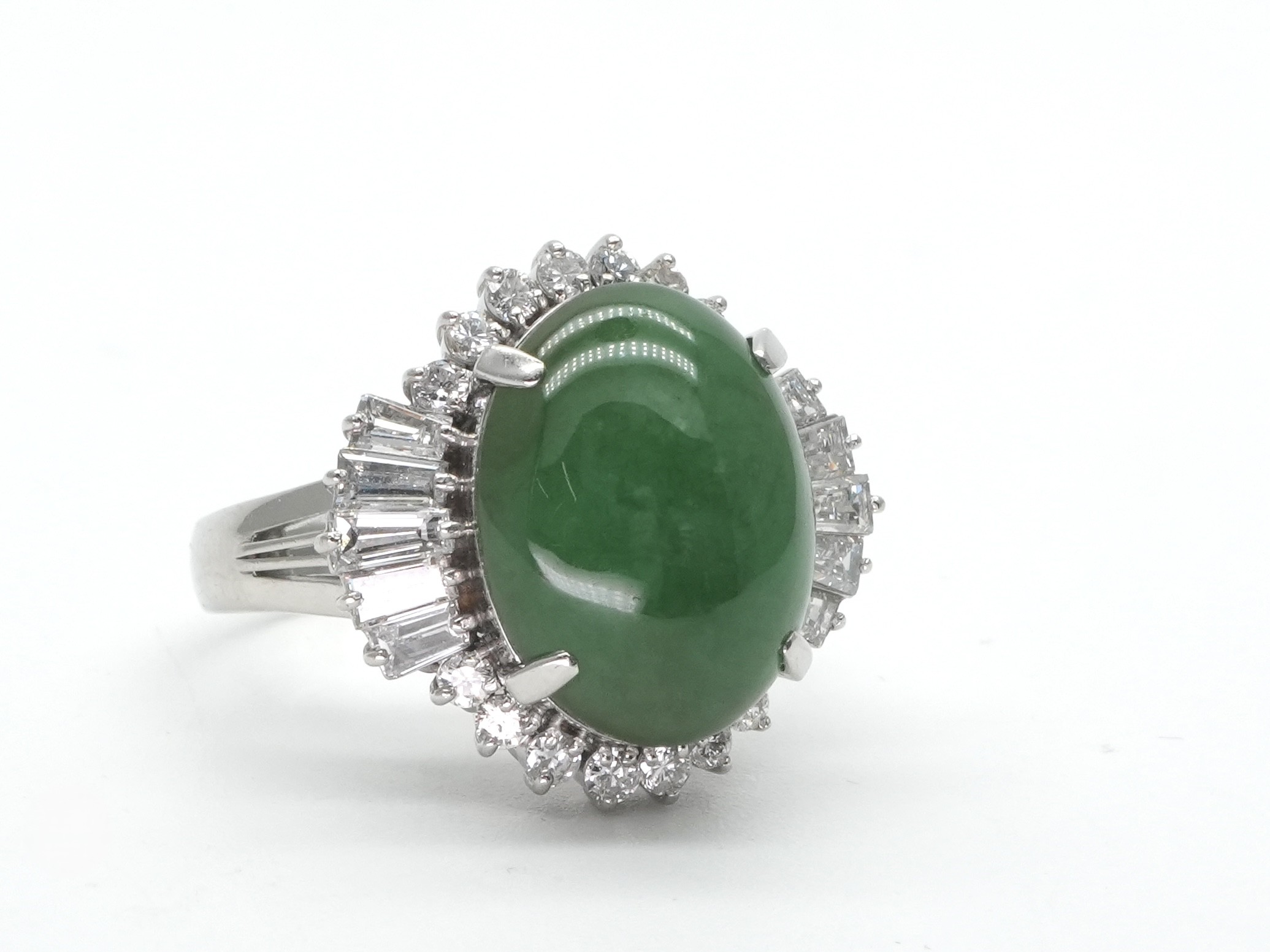 投稿記事「翡翠 ダイヤモンド リング Pt900 6.08ct D0.91ctを買取しました！」の商品画像