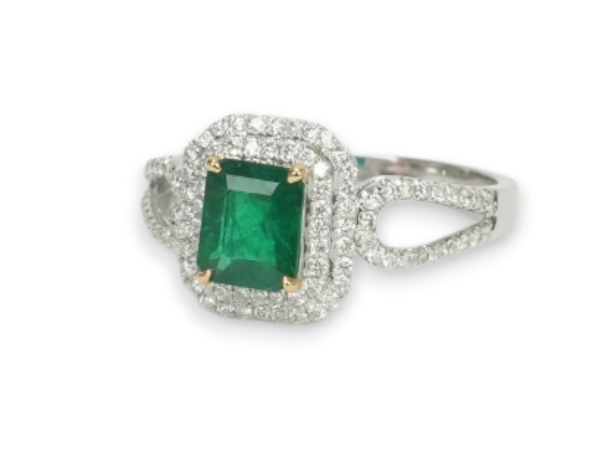 投稿記事「エメラルド ダイヤモンド リング K18 0.76ctを買取しました！」の商品画像