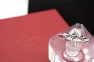 投稿記事「モニッケンダムの婚約指輪を高価買取いたしました！」の商品画像